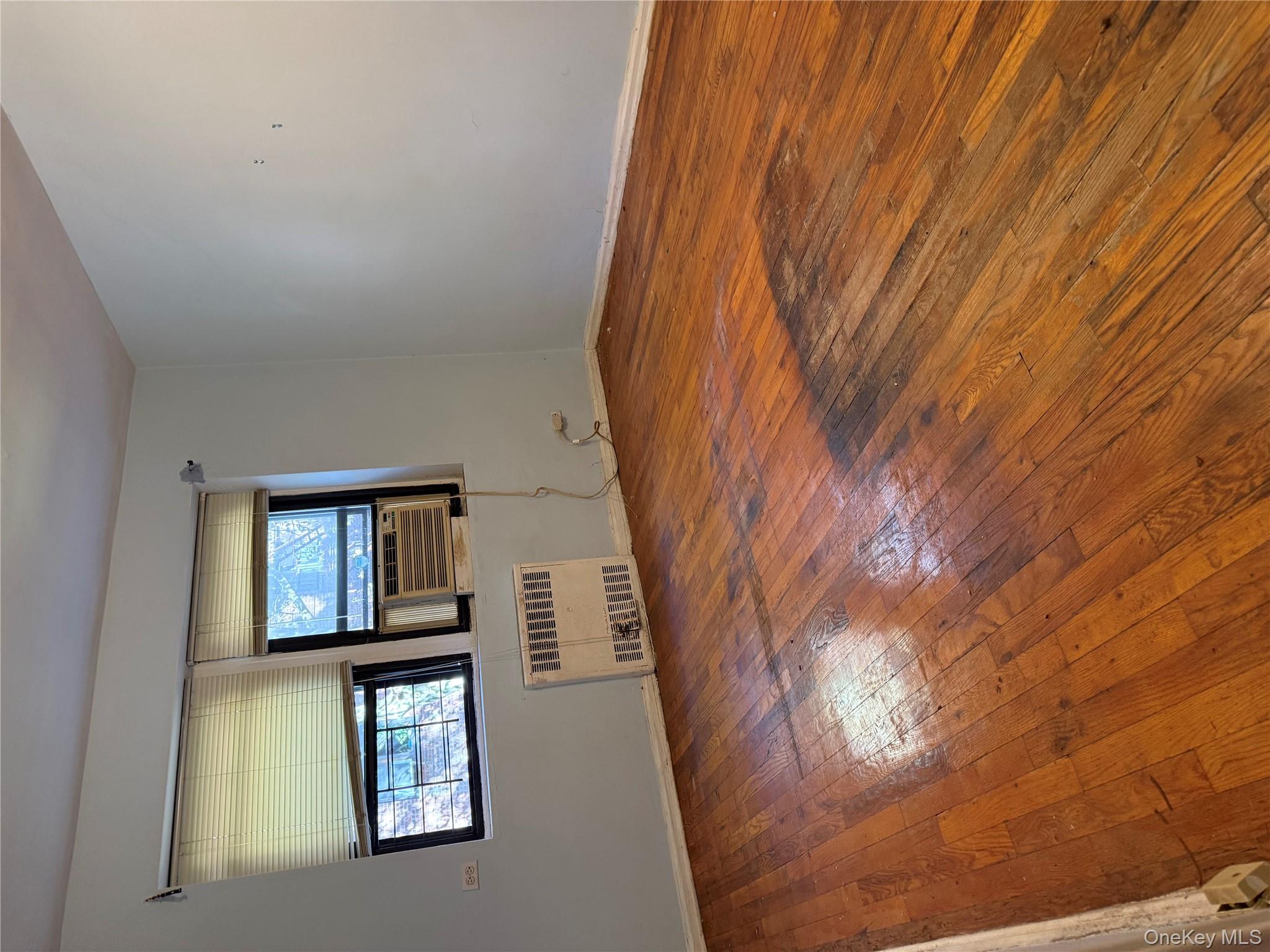 #7 photo, 83-83 118th Street, Kew Gardens , NY 11415