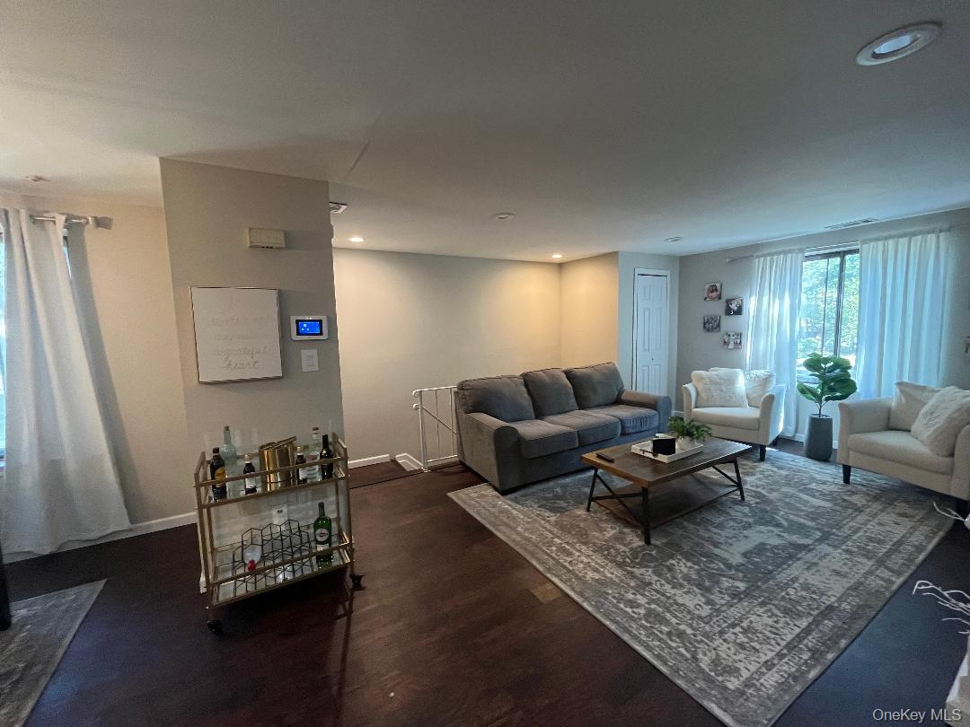 #1 photo, 129 Golf Lane, サフォーク郡 Medford , NY 11763