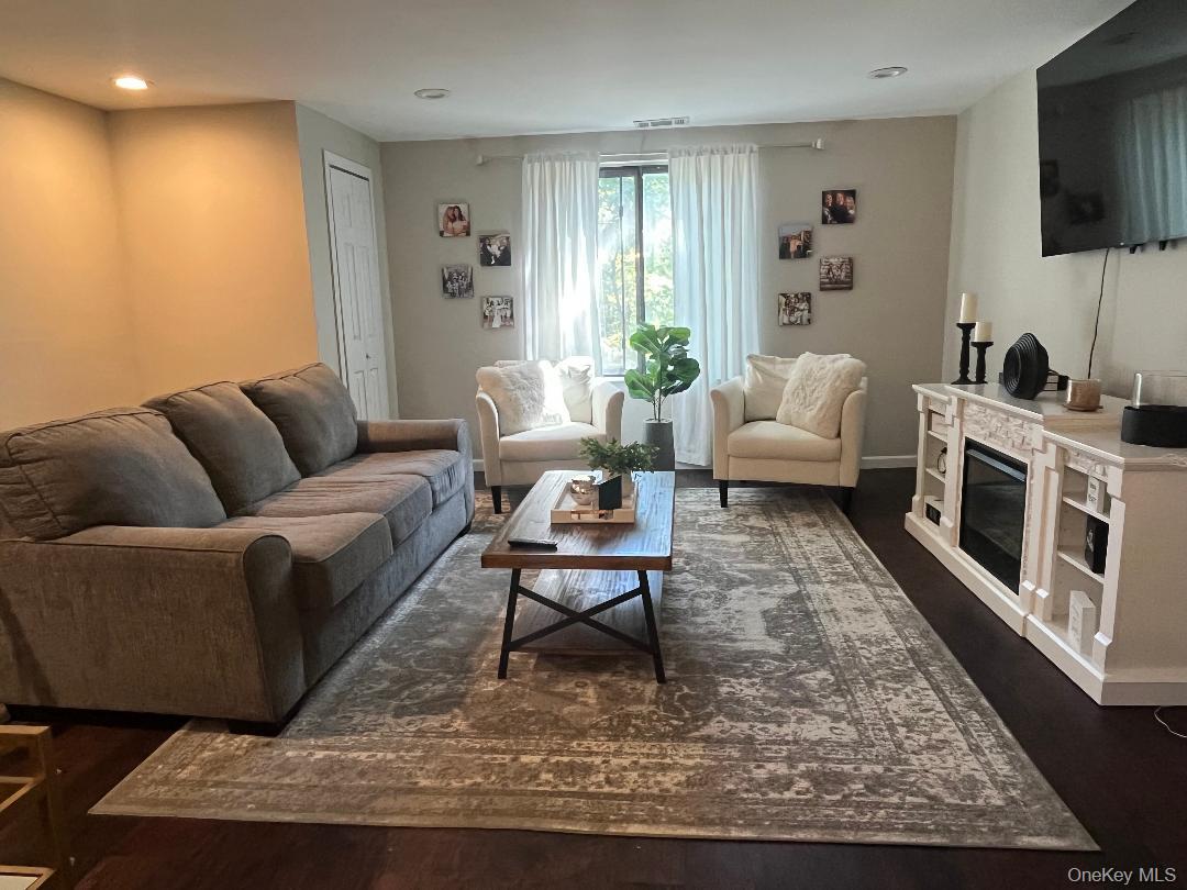 #3 photo, 129 Golf Lane, サフォーク郡 Medford , NY 11763