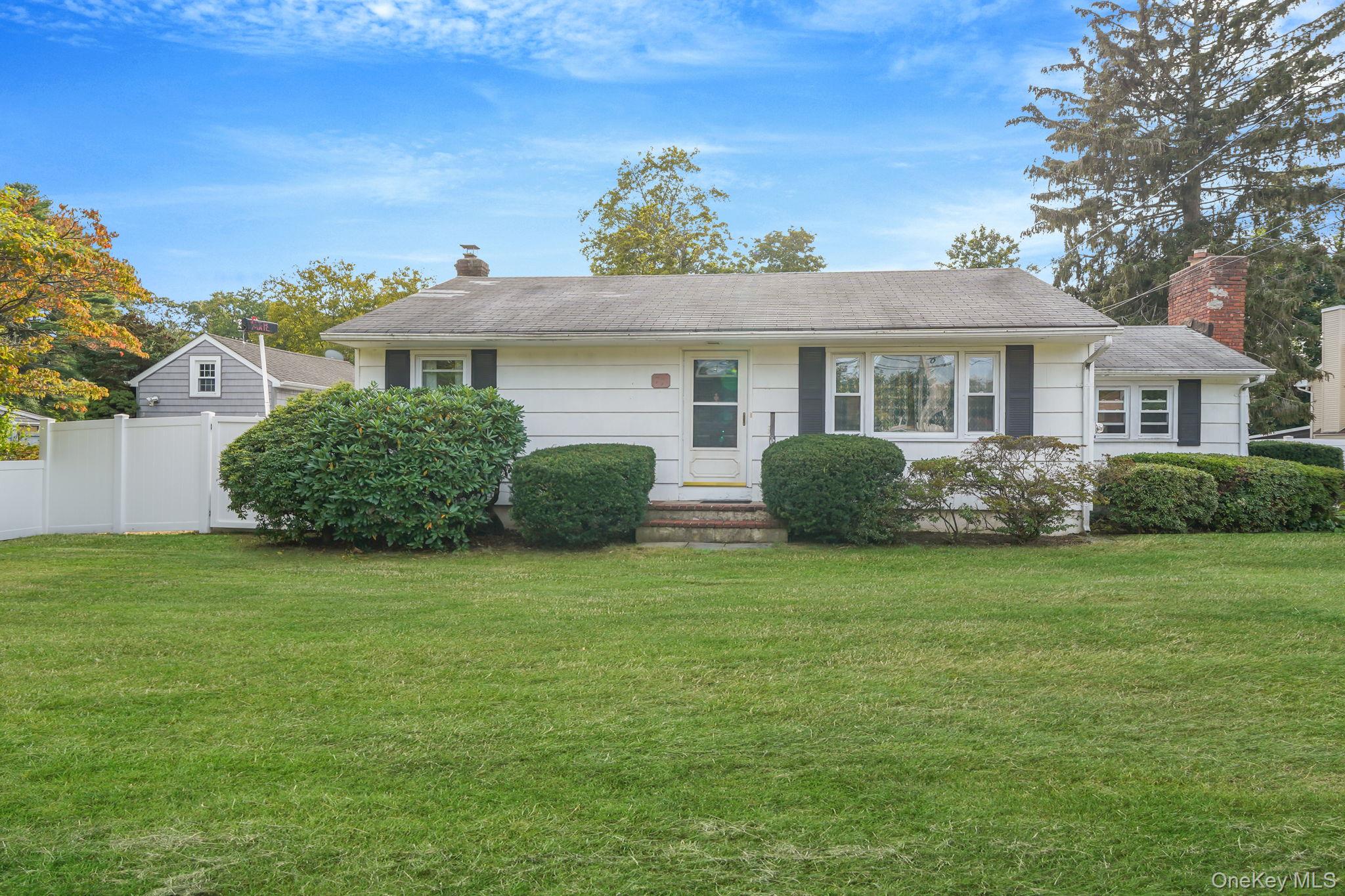 #1 photo, 77 Lodge Avenue, सफ़ोक काउंटी Huntington Station , NY 11746