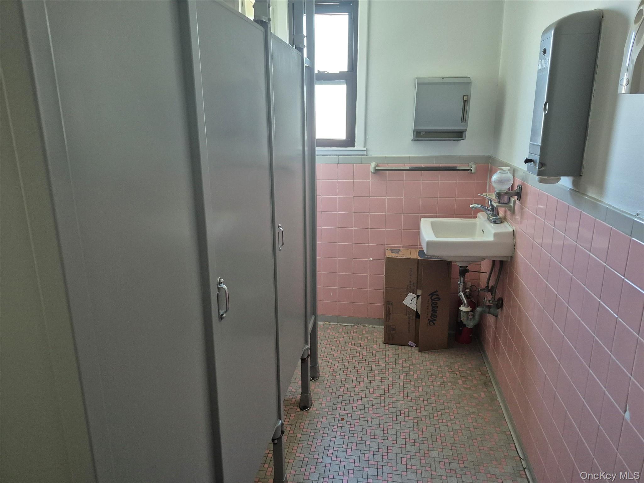 #7 photo, 475 W Merrick Road, Valley Stream , NY 11580