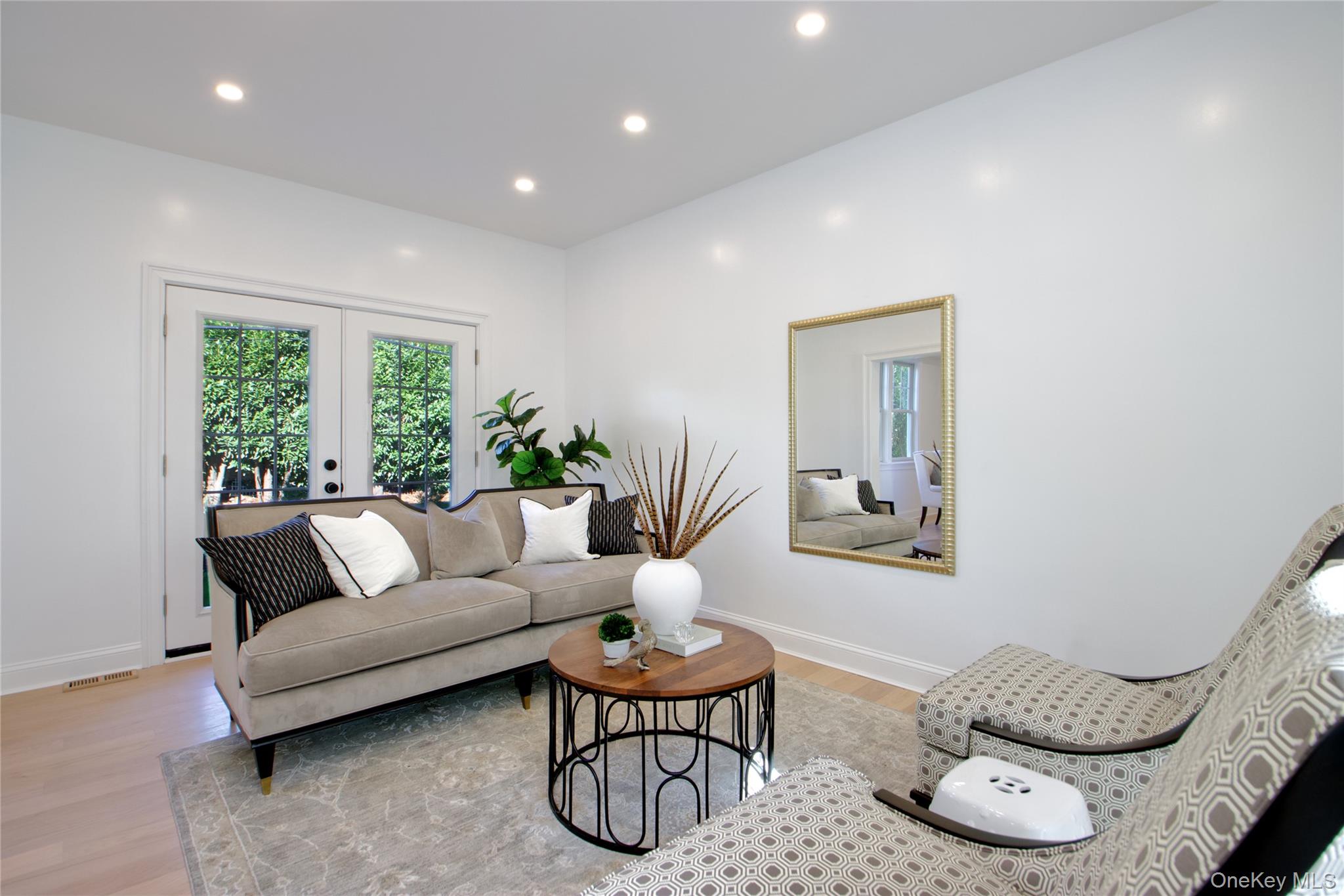 #11 photo, 108 Tanners Pond Road, Garden City , NY 11530