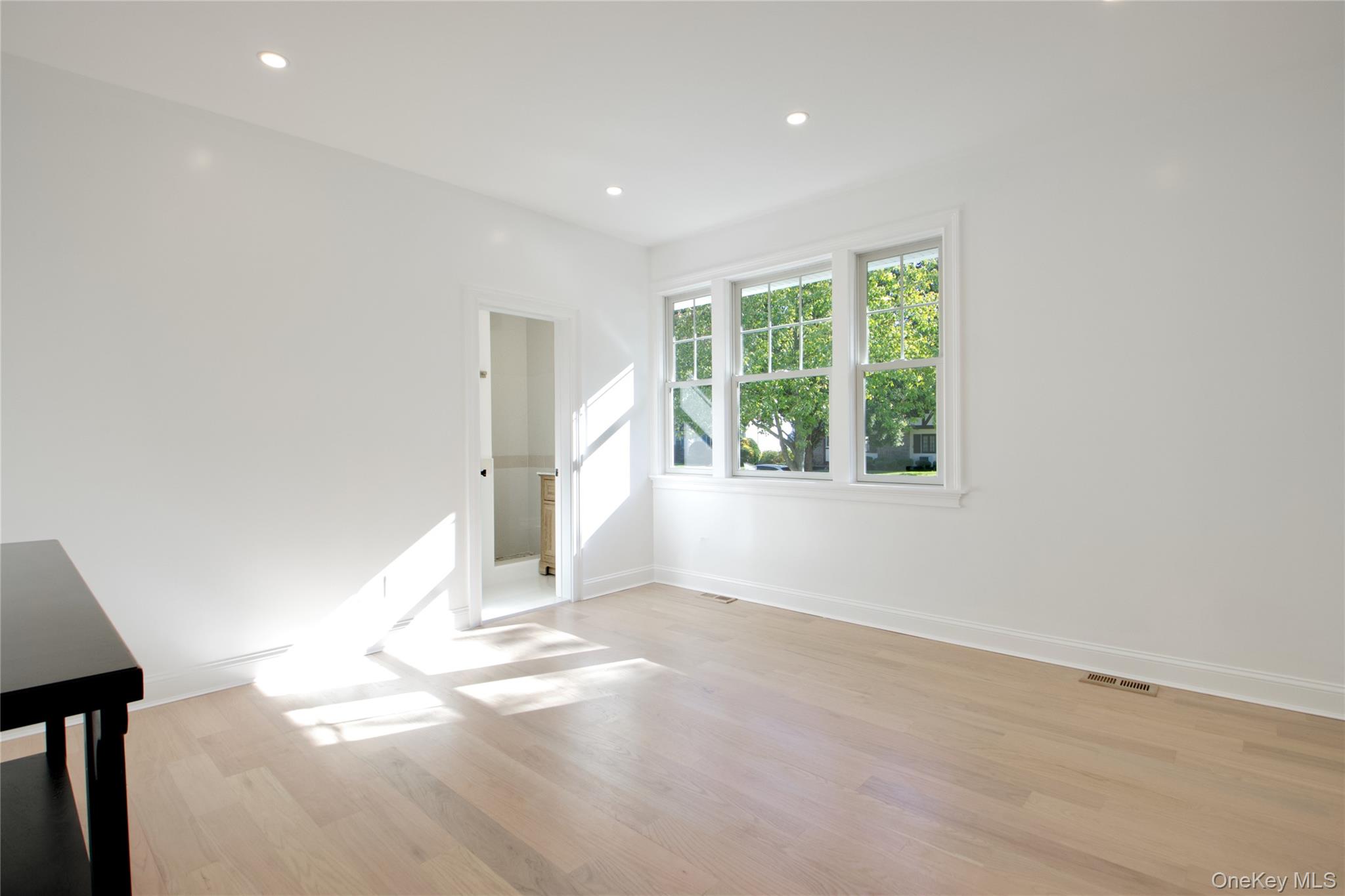 #5 photo, 108 Tanners Pond Road, Garden City , NY 11530