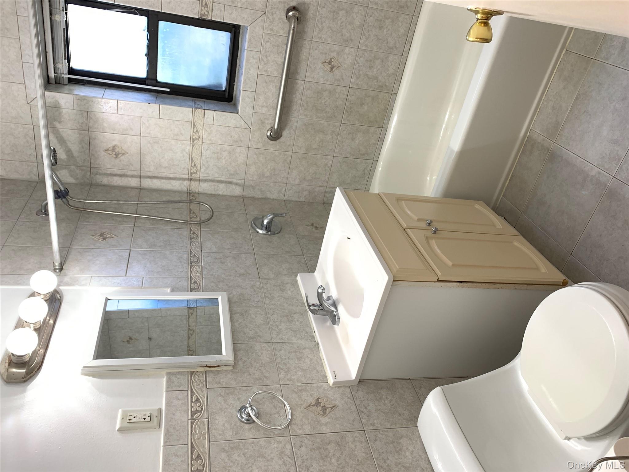 #8 photo, 25 SHADY GLEN Court, New Rochelle , NY 10805