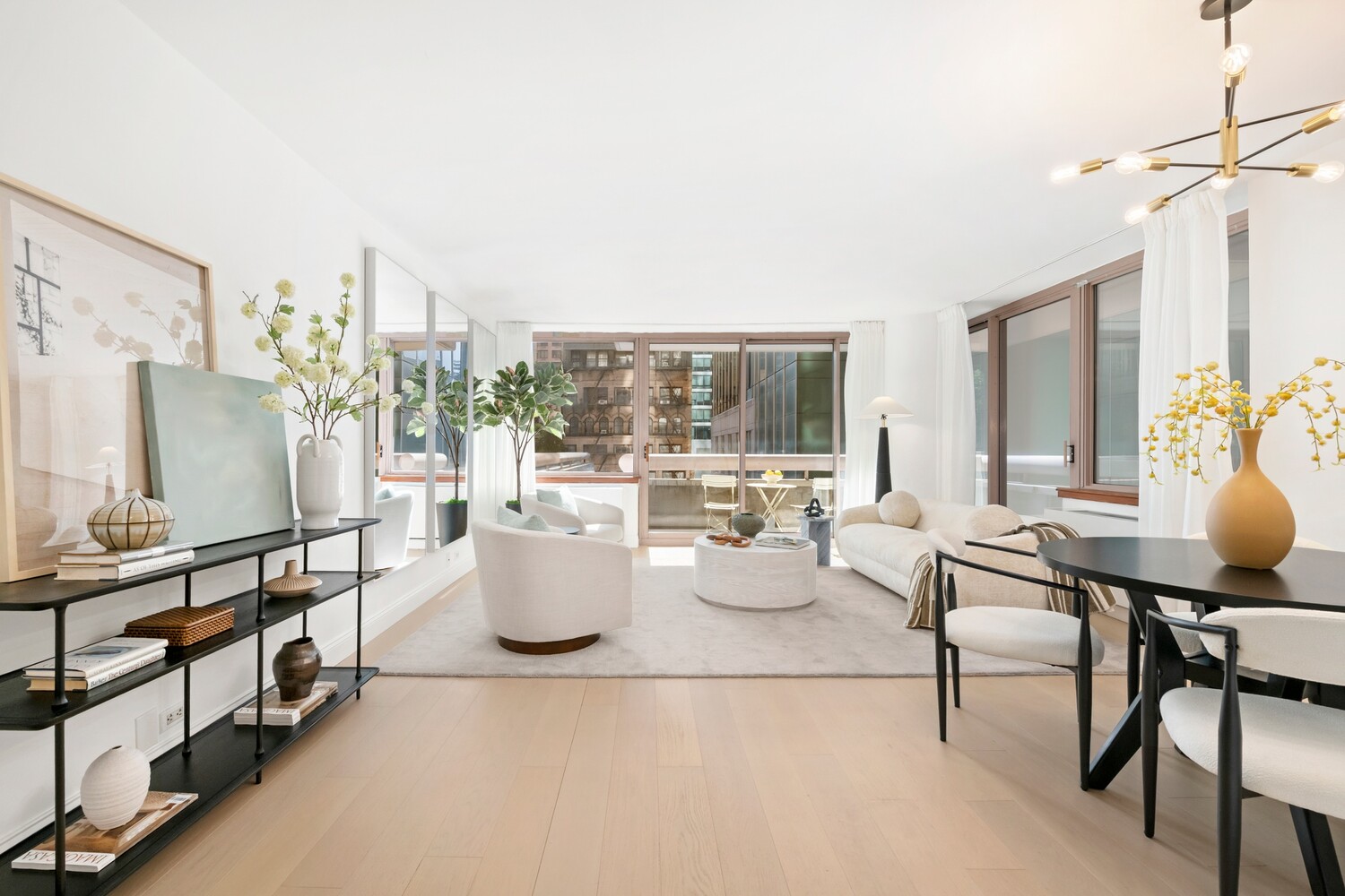 #1 photo, 235 E 40TH Street, マンハッタン Murray Hill , NY 10016