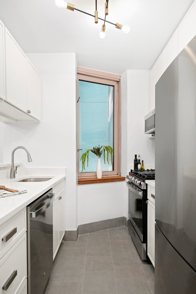 #10 photo, 235 E 40TH Street, マンハッタン Murray Hill , NY 10016