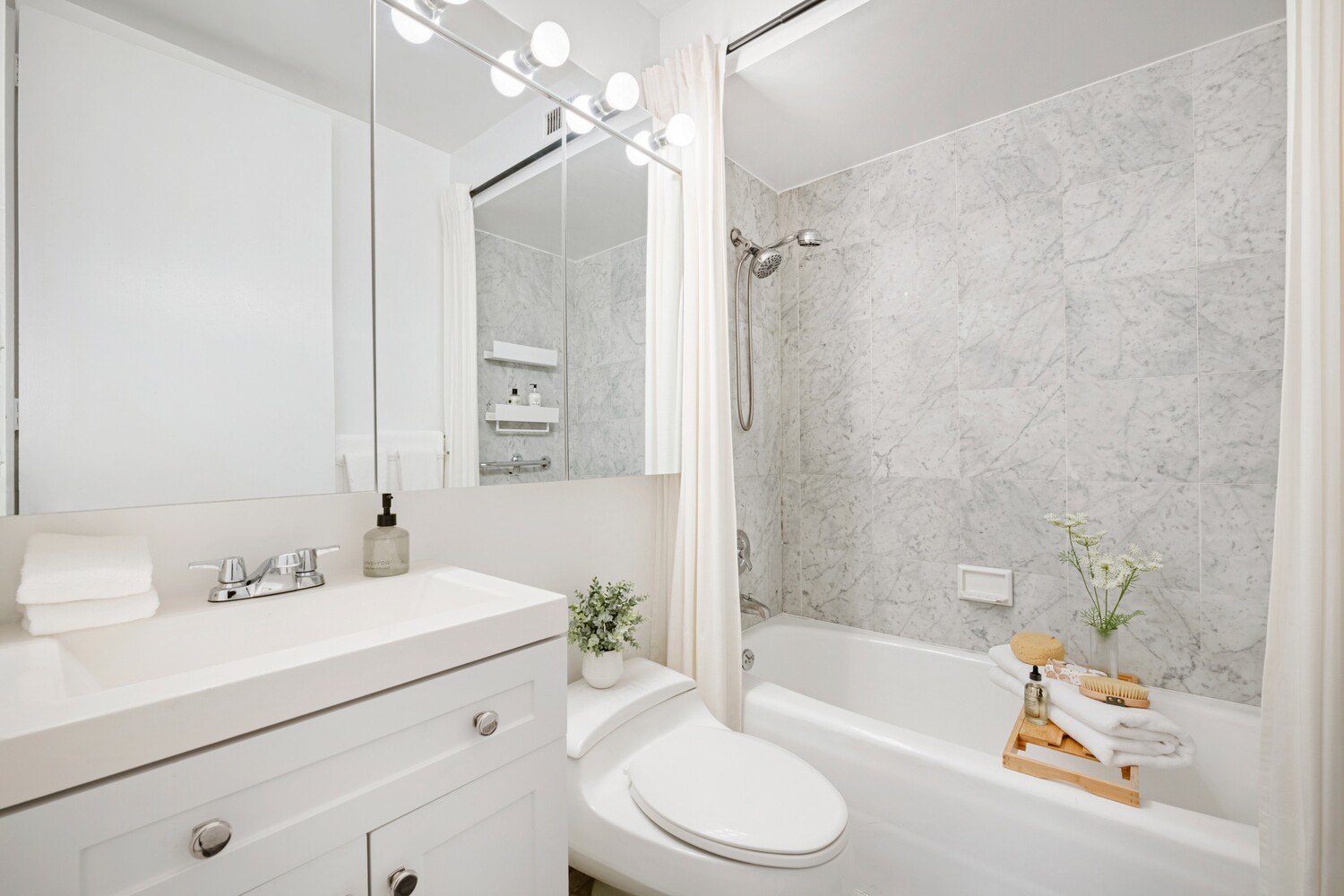 #12 photo, 235 E 40TH Street, マンハッタン Murray Hill , NY 10016