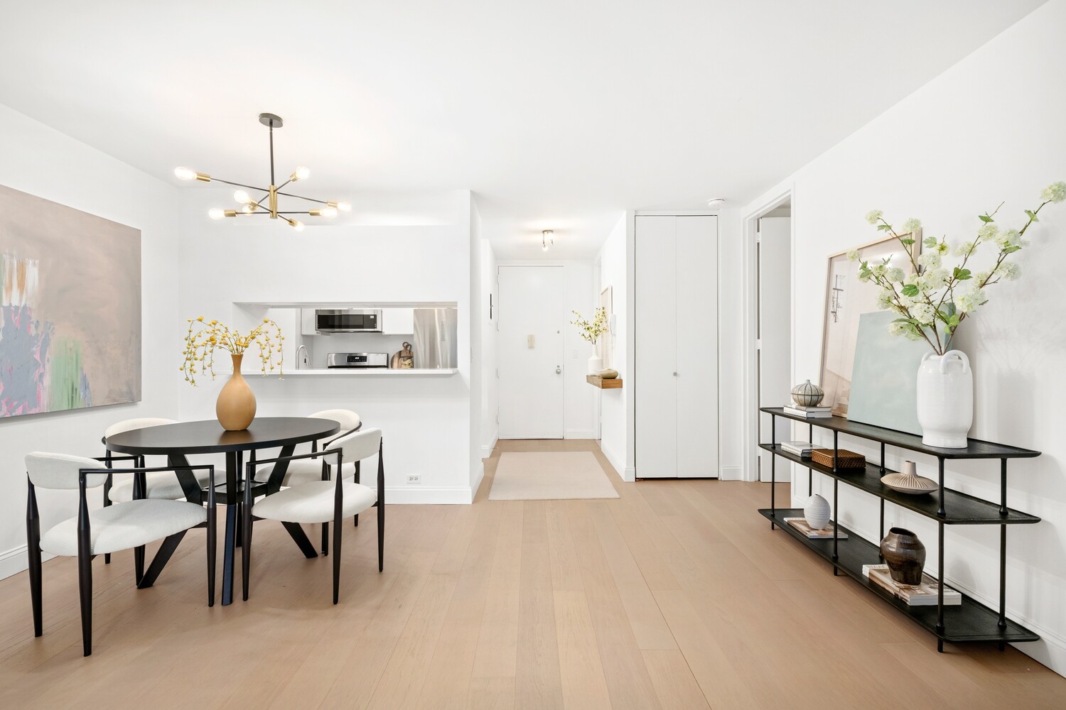 #8 photo, 235 E 40TH Street, マンハッタン Murray Hill , NY 10016