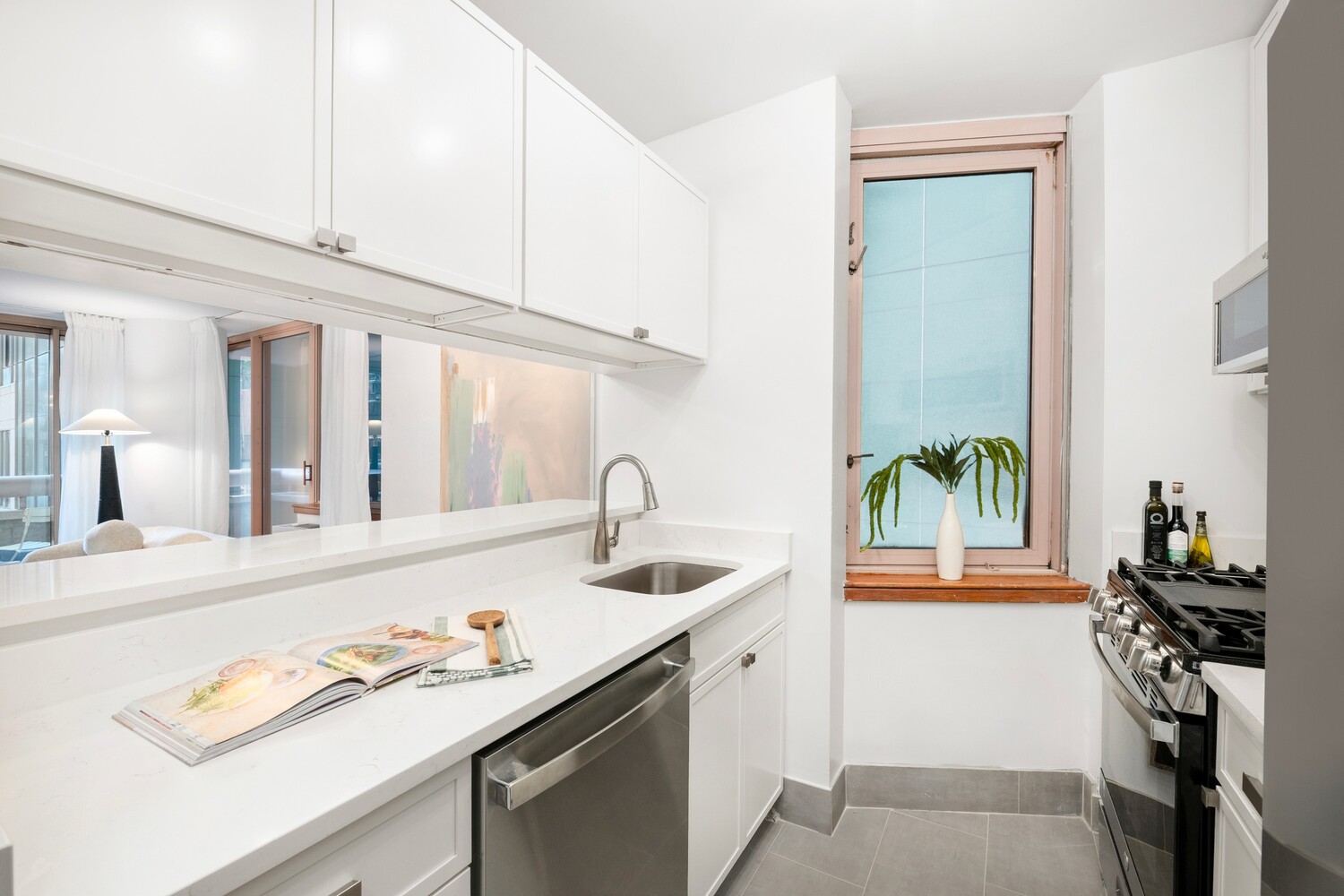 #9 photo, 235 E 40TH Street, マンハッタン Murray Hill , NY 10016