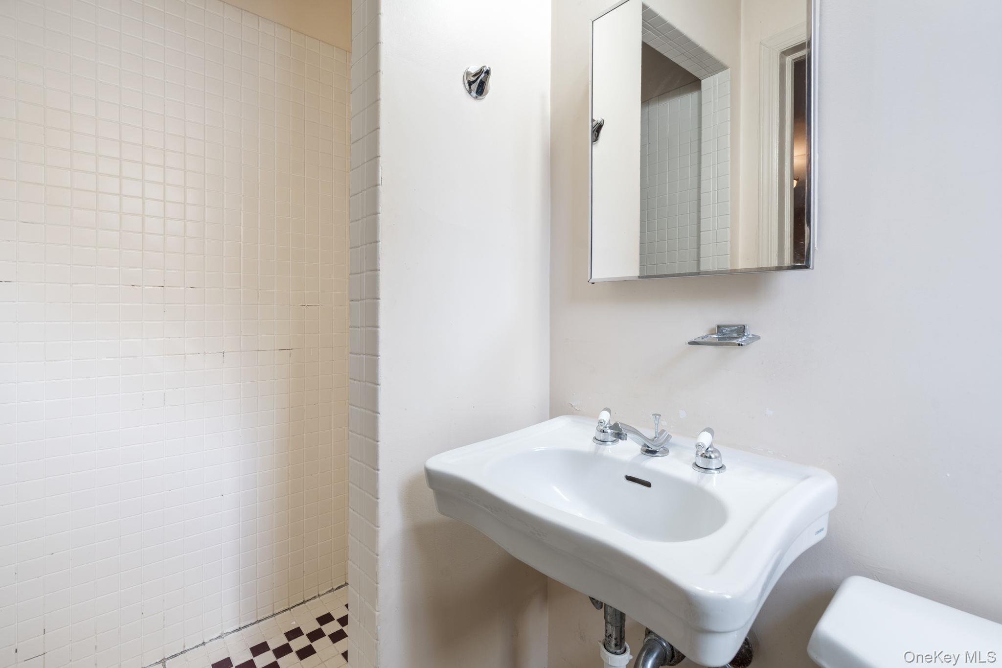 #13 photo, 304 Kilburn Road, गार्डन सिटी Garden City , NY 11530