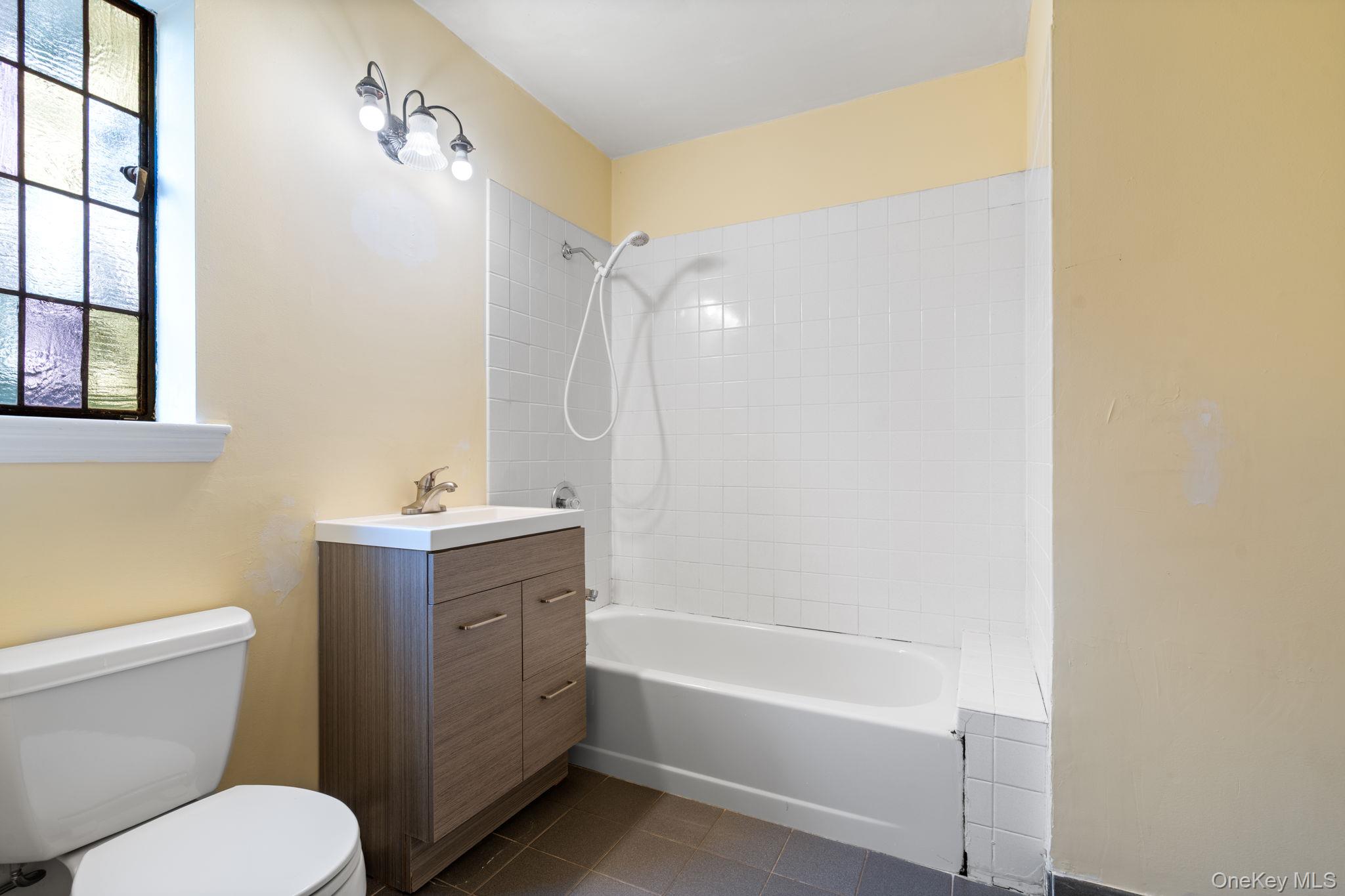 #14 photo, 304 Kilburn Road, गार्डन सिटी Garden City , NY 11530