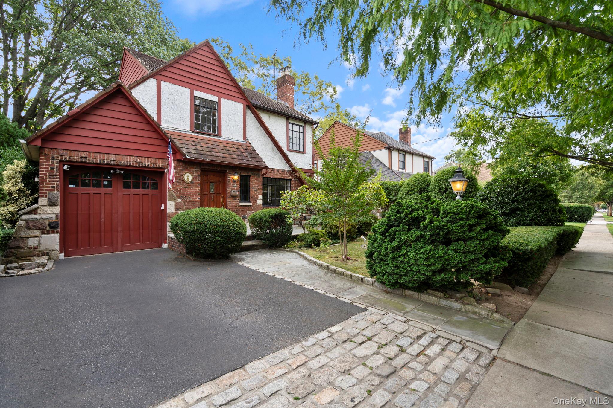 #2 photo, 304 Kilburn Road, गार्डन सिटी Garden City , NY 11530