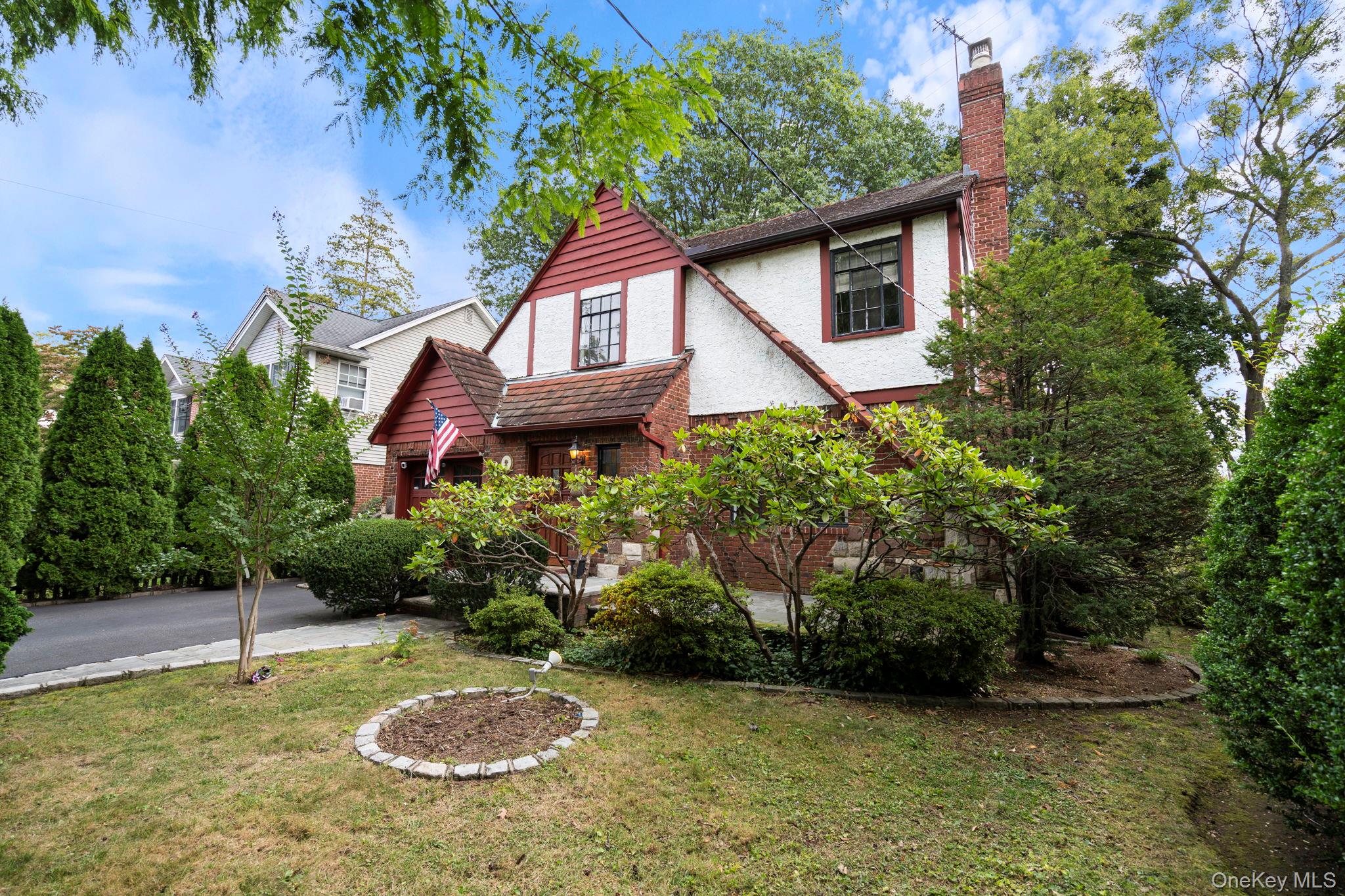 #3 photo, 304 Kilburn Road, गार्डन सिटी Garden City , NY 11530