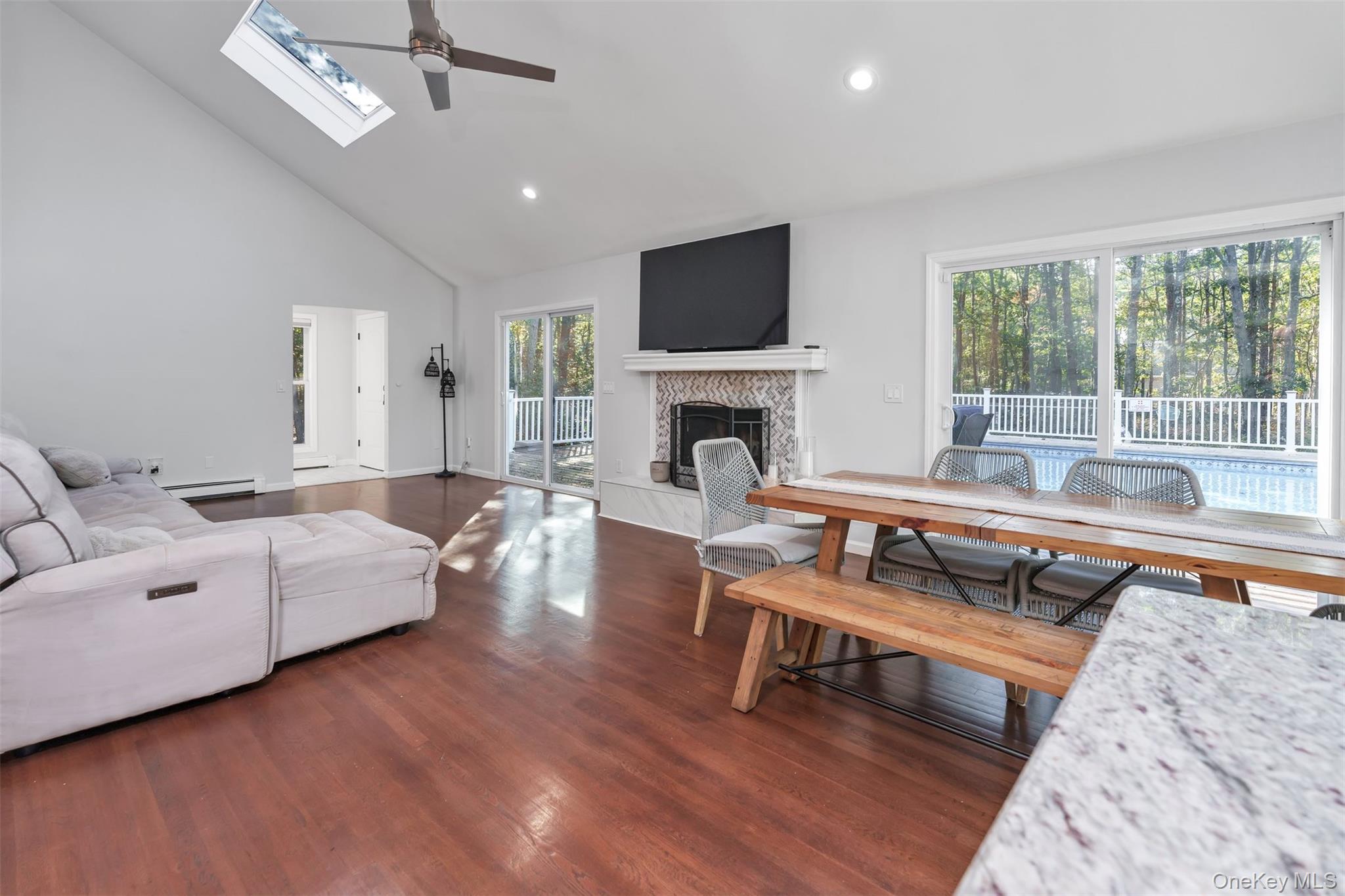 #13 photo, 2 Christine Lane, サフォーク郡 Manorville , NY 11949