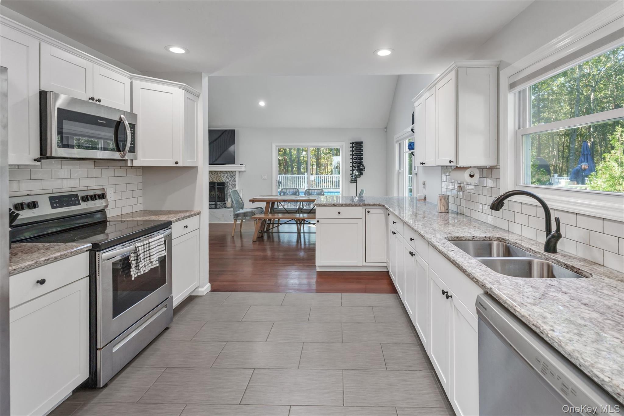 #18 photo, 2 Christine Lane, サフォーク郡 Manorville , NY 11949