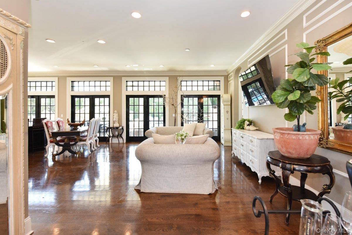 #10 photo, 1974 Monroe Avenue, ナッソー郡 North Bellmore , NY 11710