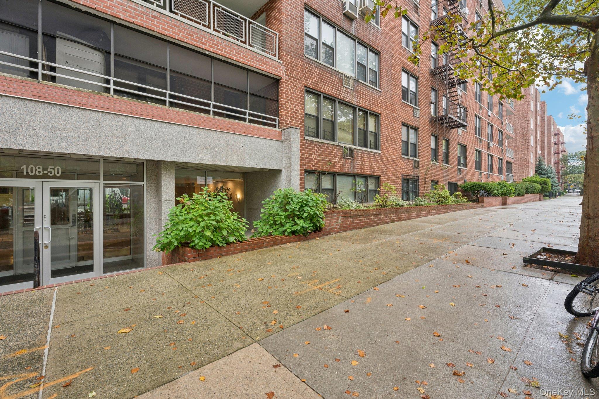 #2 photo, 108-50 62nd Drive, クイーンズ区 Forest Hills , NY 11375
