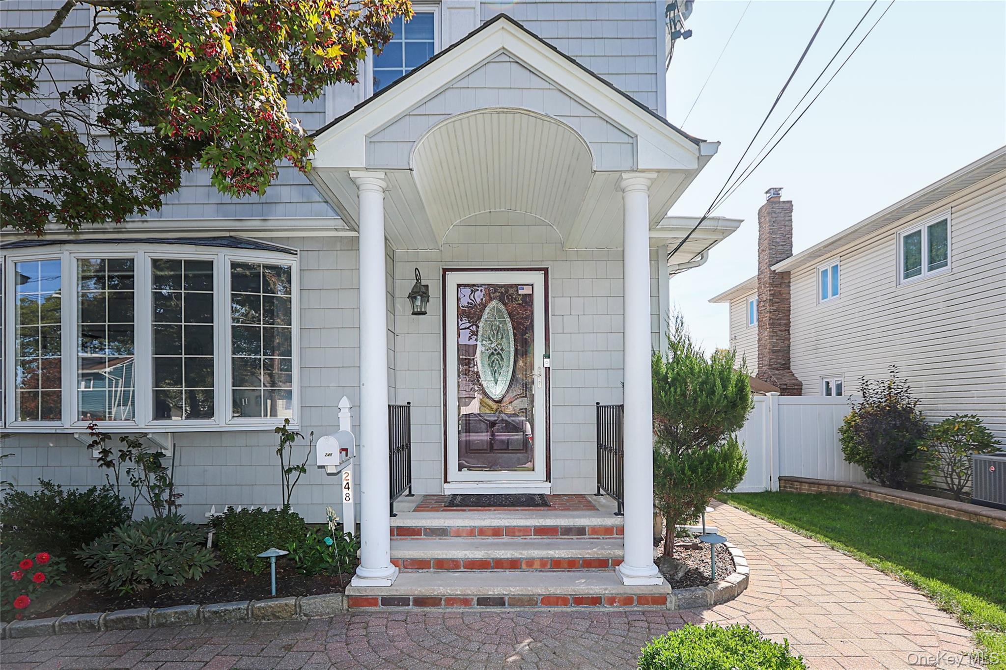 #1 photo, 248 Montgomery Avenue, सफ़ोक काउंटी West Babylon , NY 11704