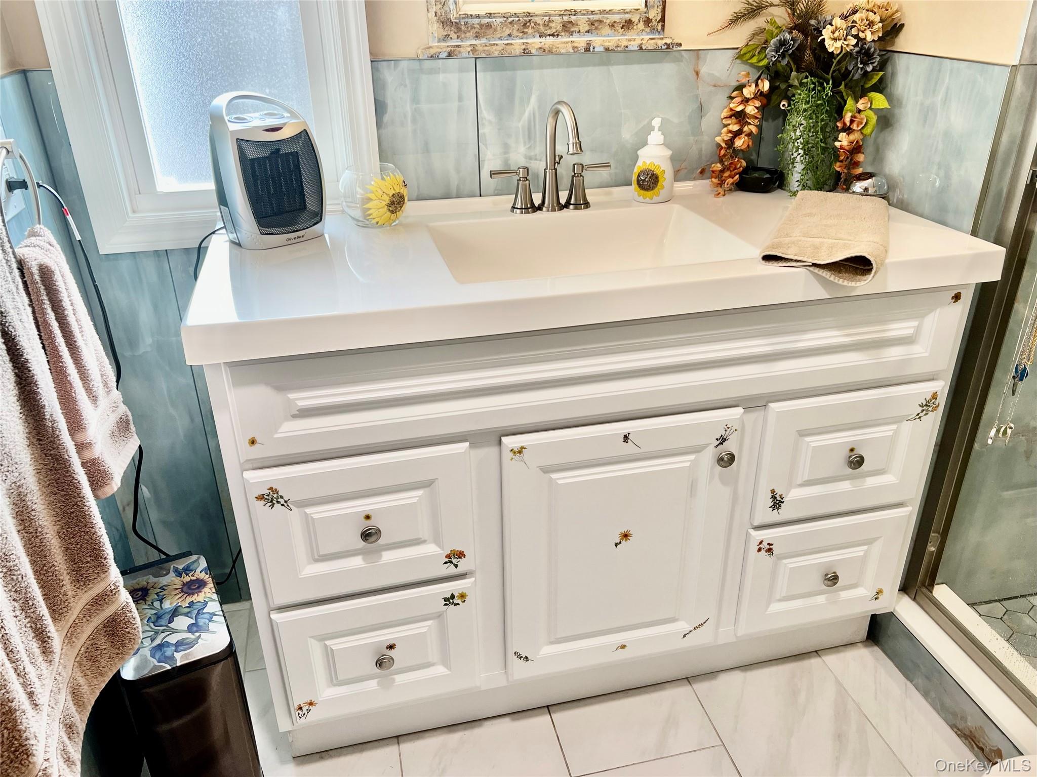 #9 photo, 59 Betsy Ross Drive, Bohemia , NY 11716