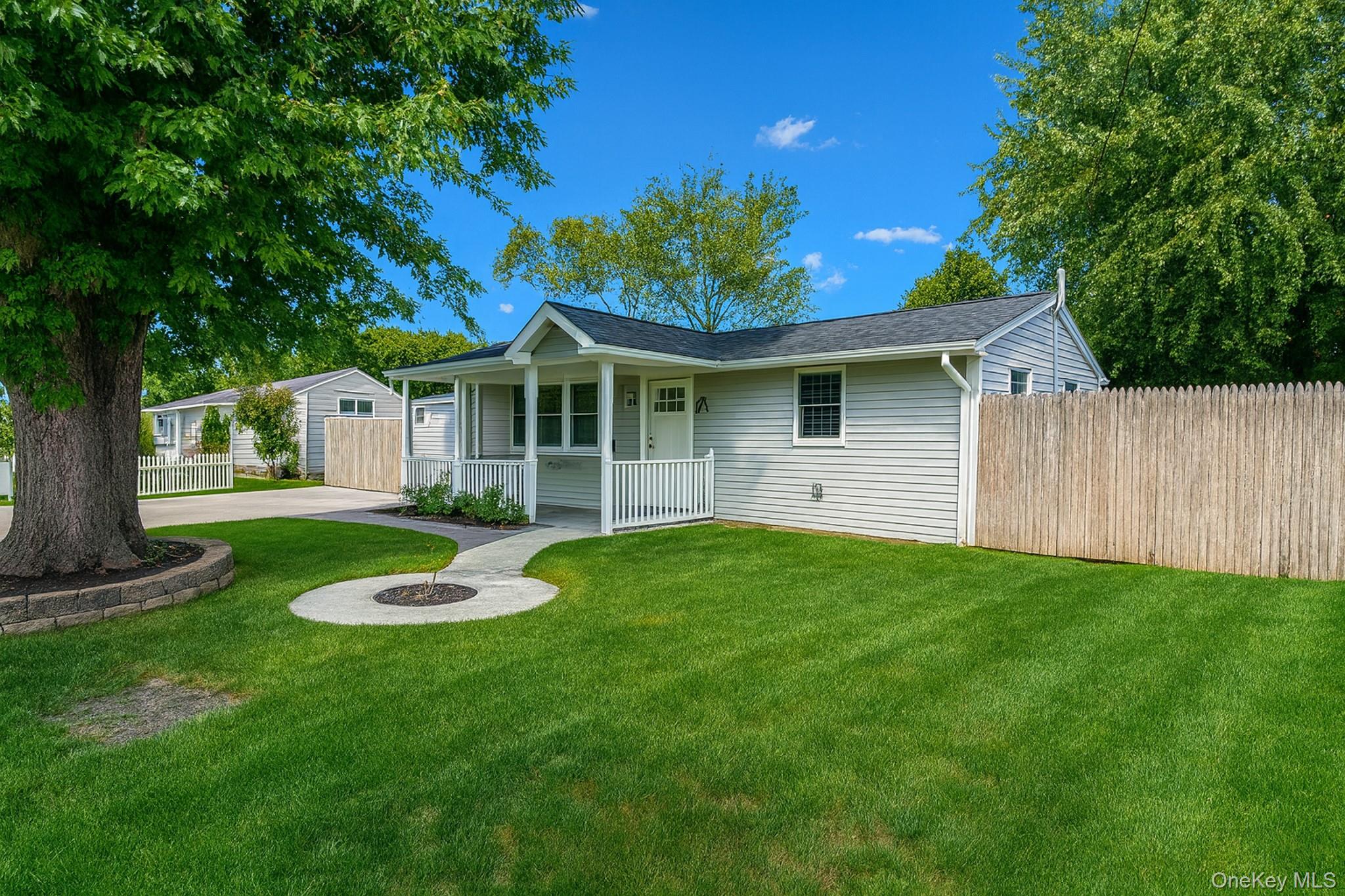 #2 photo, 29 Boulevard Avenue, Central Islip , NY 11722