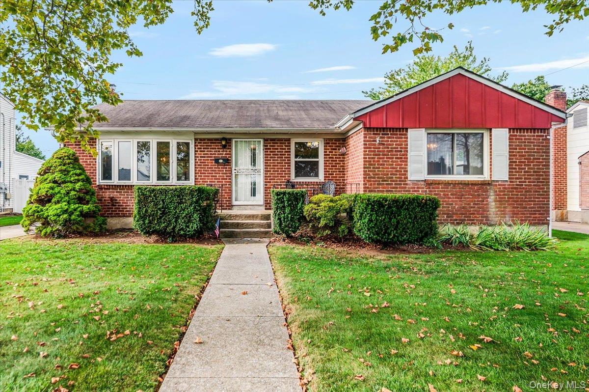 #1 photo, 15 Hewmann Place, Bethpage , NY 11714