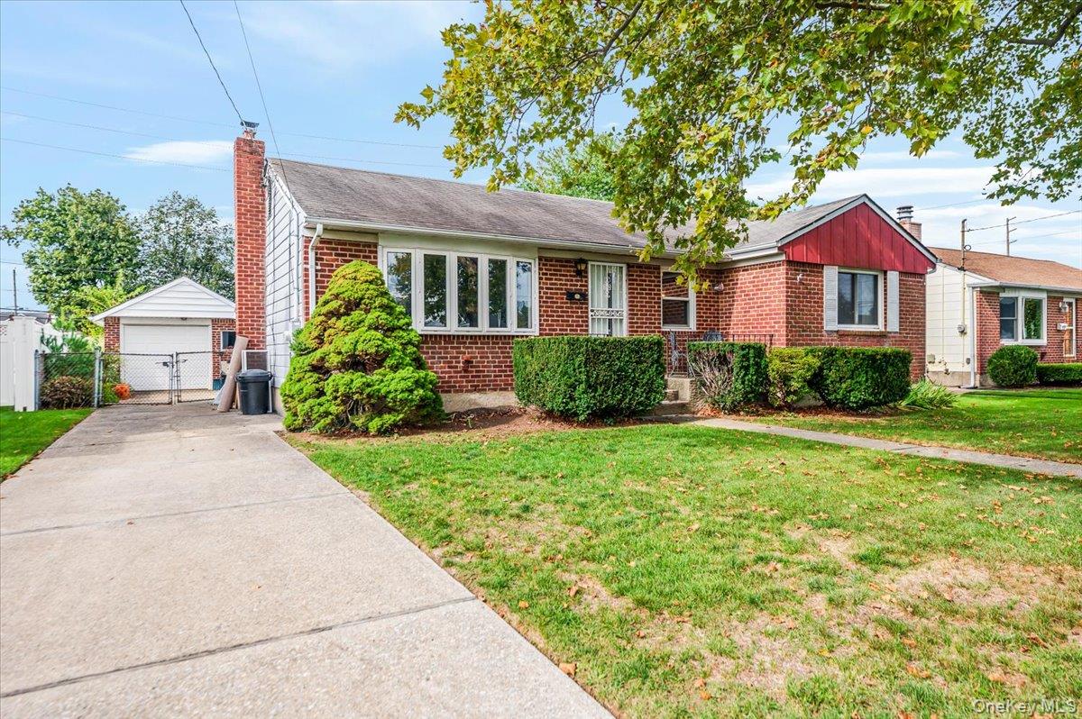 #2 photo, 15 Hewmann Place, Bethpage , NY 11714