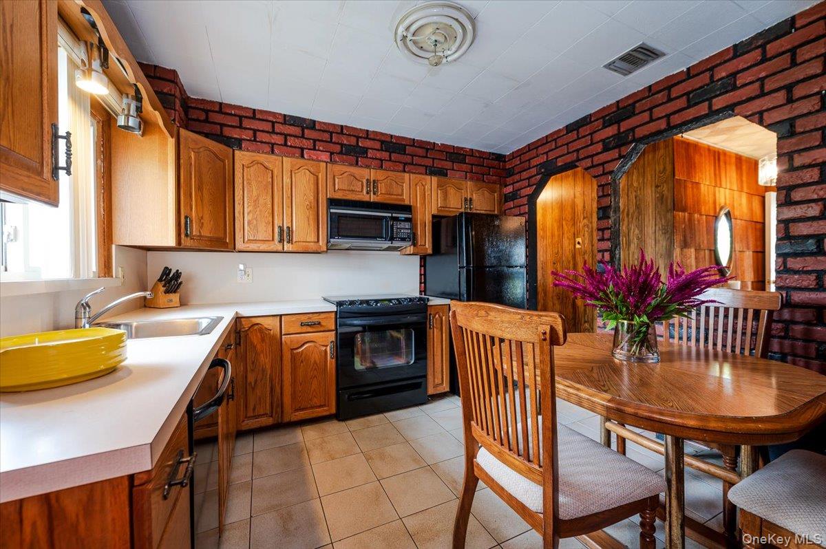 #5 photo, 15 Hewmann Place, Bethpage , NY 11714