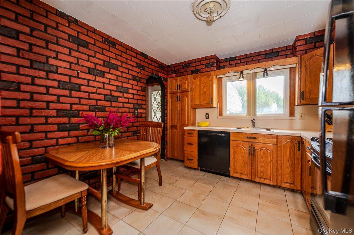 #6 photo, 15 Hewmann Place, Bethpage , NY 11714