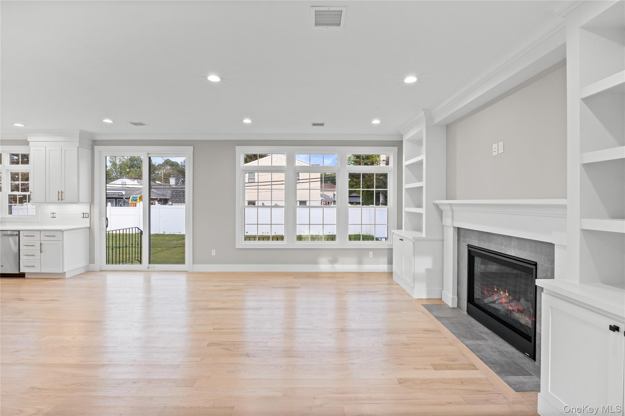 #10 photo, 2500 1st Avenue, ナッソー郡 East Meadow , NY 11554