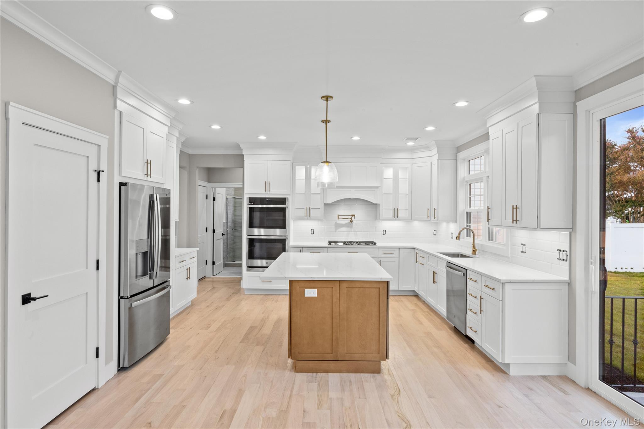 #12 photo, 2500 1st Avenue, ナッソー郡 East Meadow , NY 11554