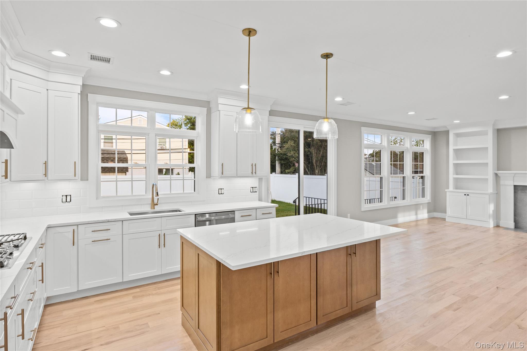 #13 photo, 2500 1st Avenue, ナッソー郡 East Meadow , NY 11554