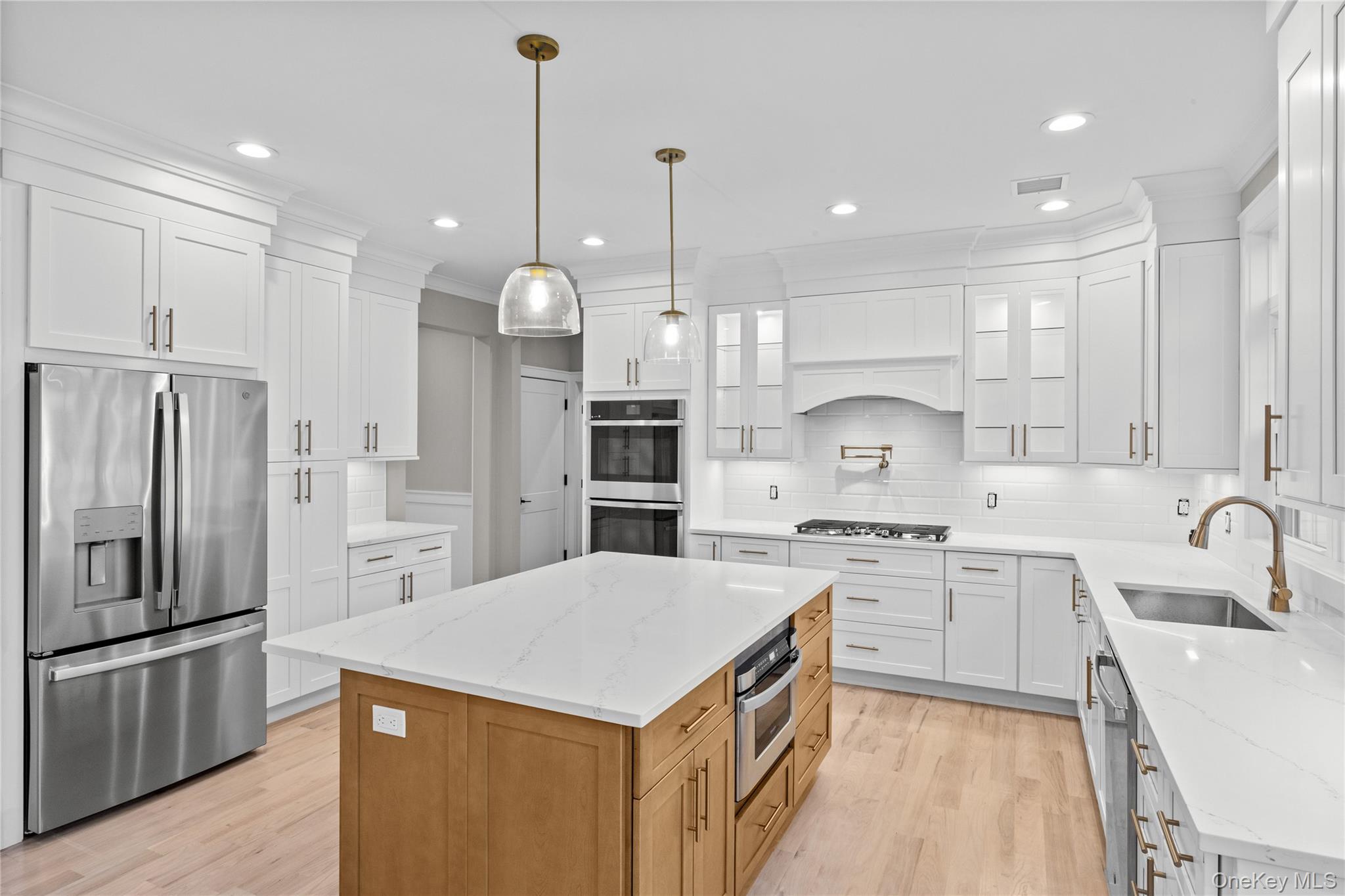 #14 photo, 2500 1st Avenue, ナッソー郡 East Meadow , NY 11554