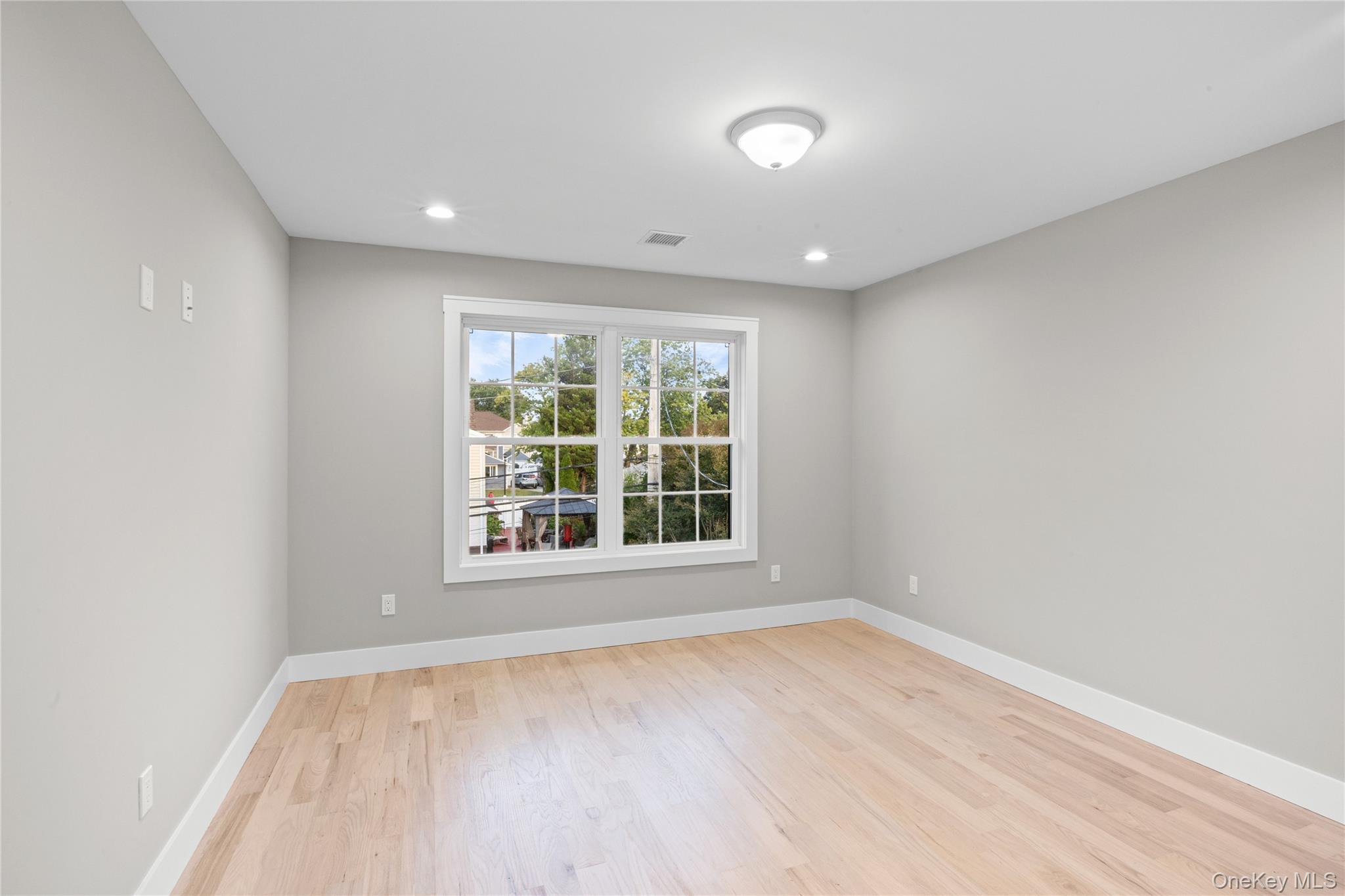 #20 photo, 2500 1st Avenue, ナッソー郡 East Meadow , NY 11554