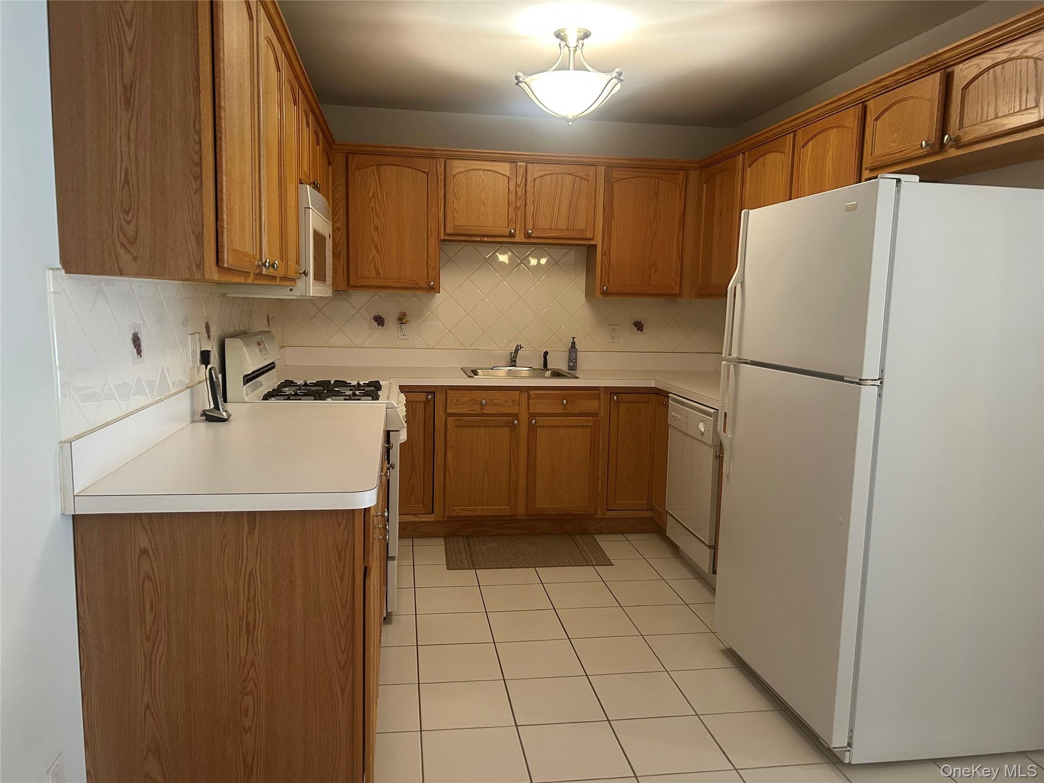 #2 photo, 1082 Savoy Drive, Melville , NY 11747