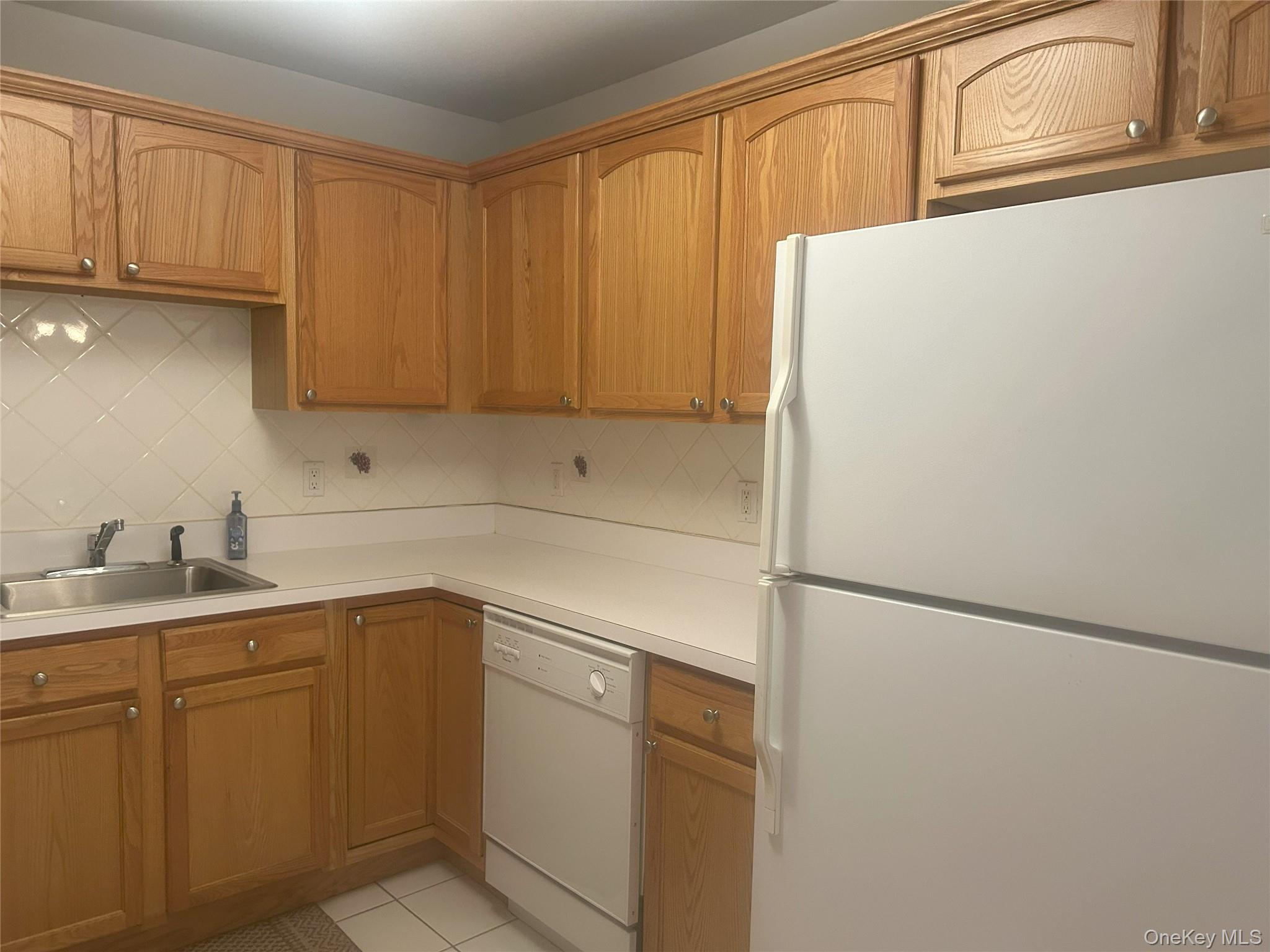 #3 photo, 1082 Savoy Drive, Melville , NY 11747