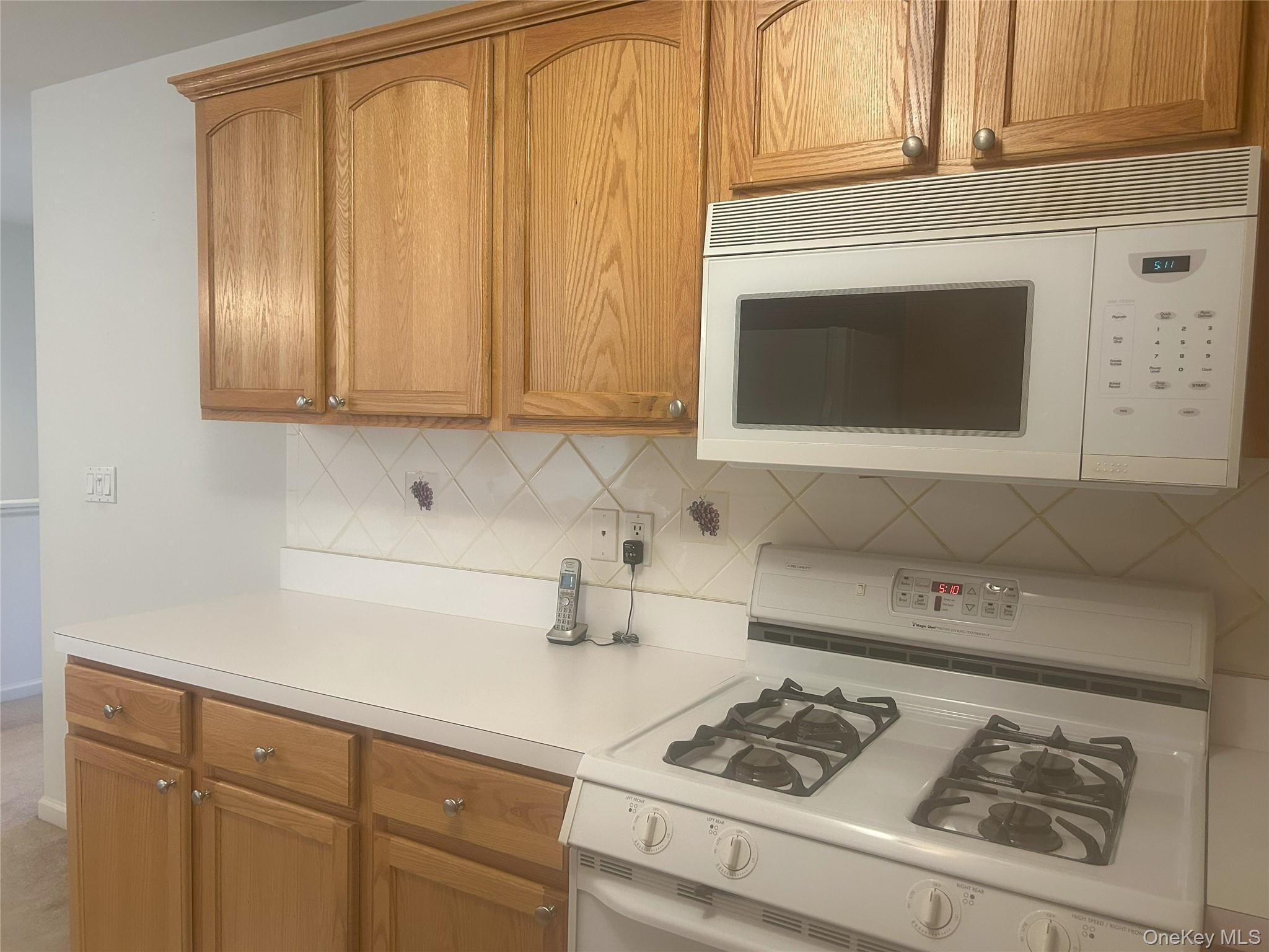 #4 photo, 1082 Savoy Drive, Melville , NY 11747