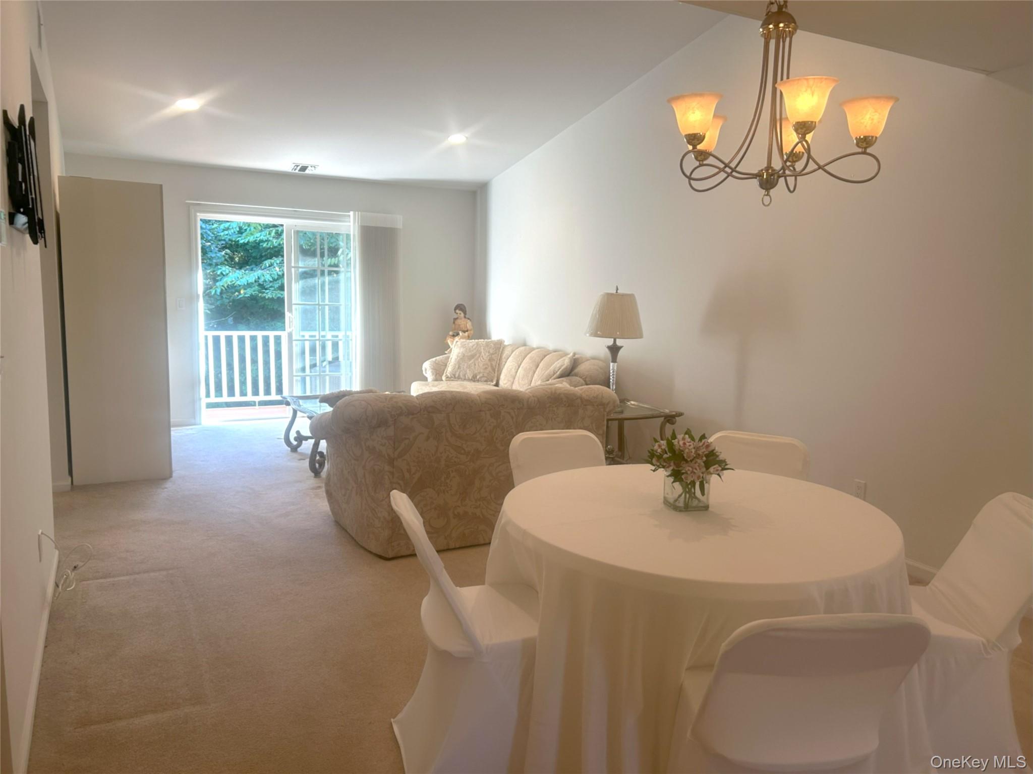 #5 photo, 1082 Savoy Drive, Melville , NY 11747