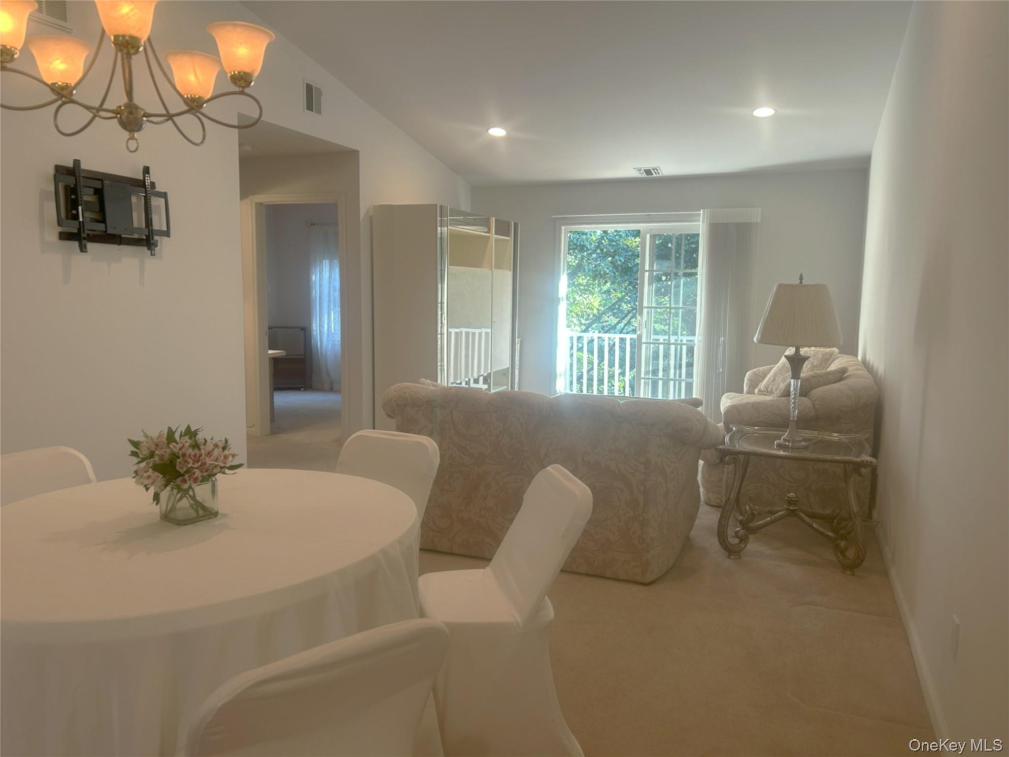 #6 photo, 1082 Savoy Drive, Melville , NY 11747