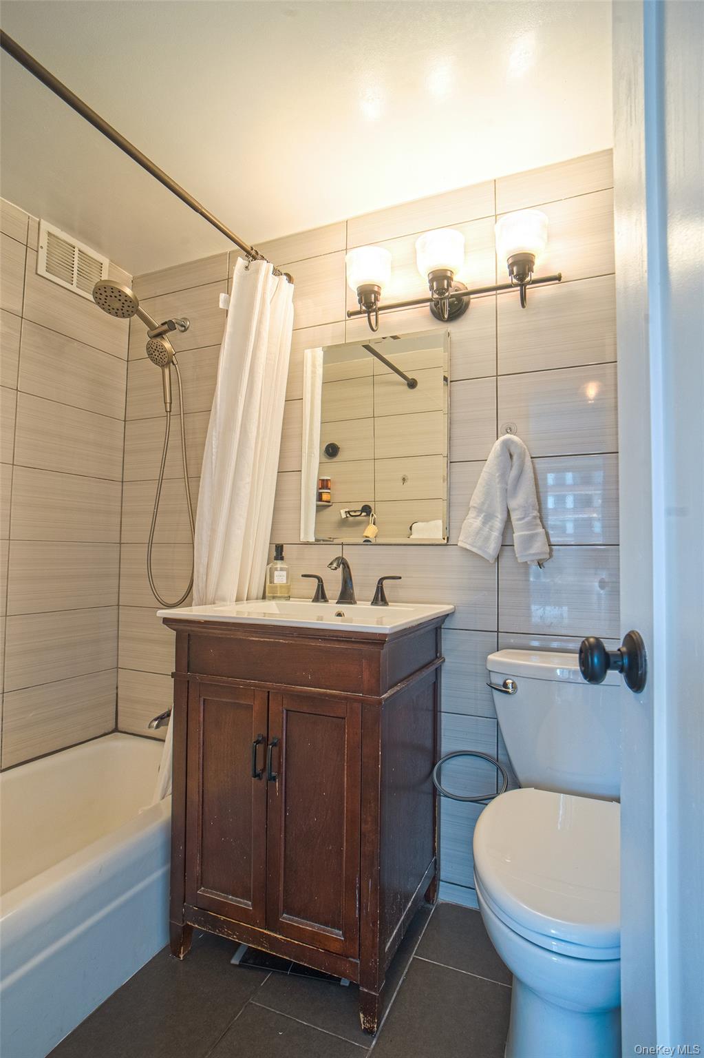 #8 photo, 370 E 76th Street, New York (Manhattan) , NY 10021