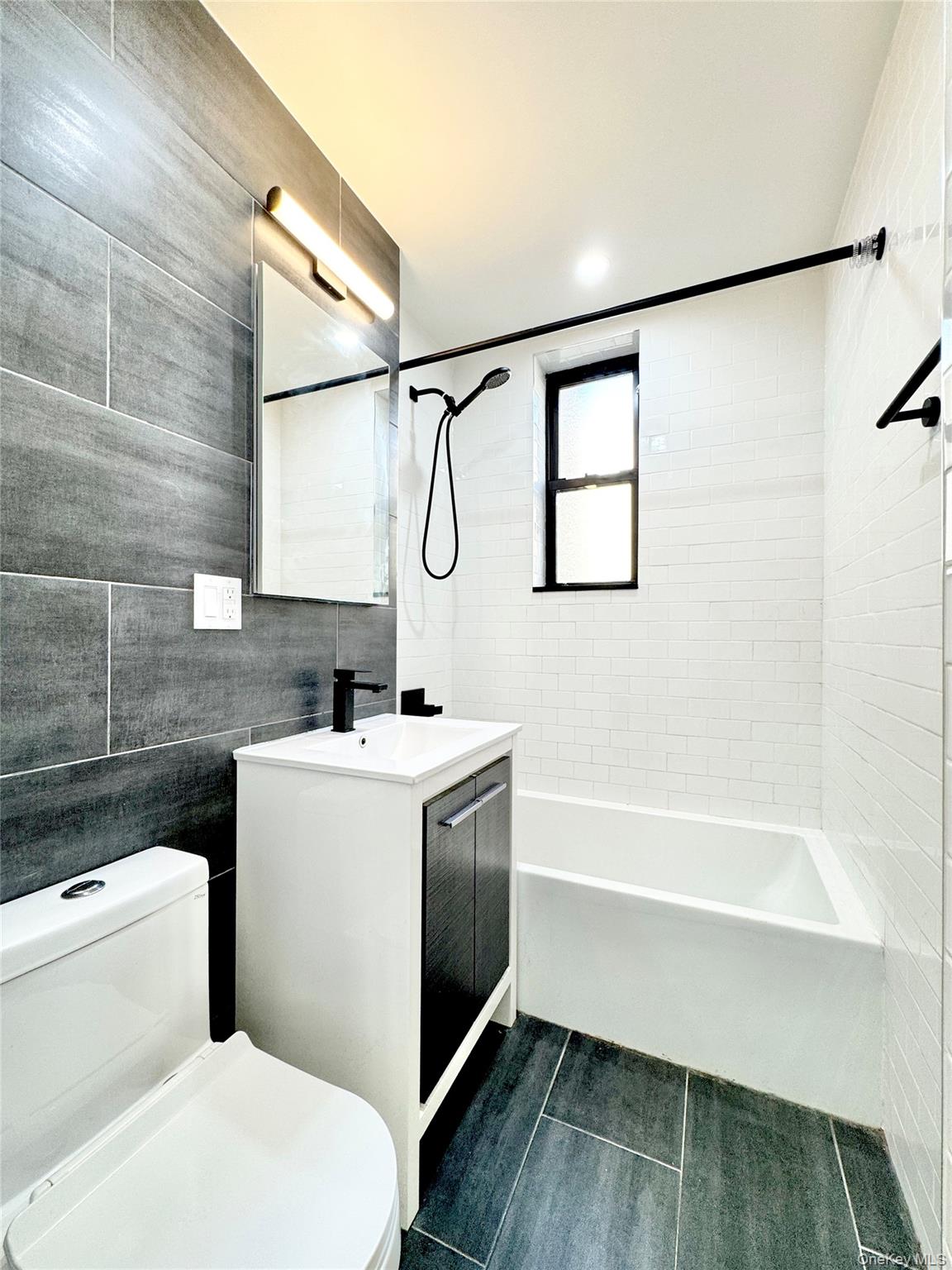 #4 photo, 32-86 33rd Street, クイーンズ区 Astoria , NY 11106