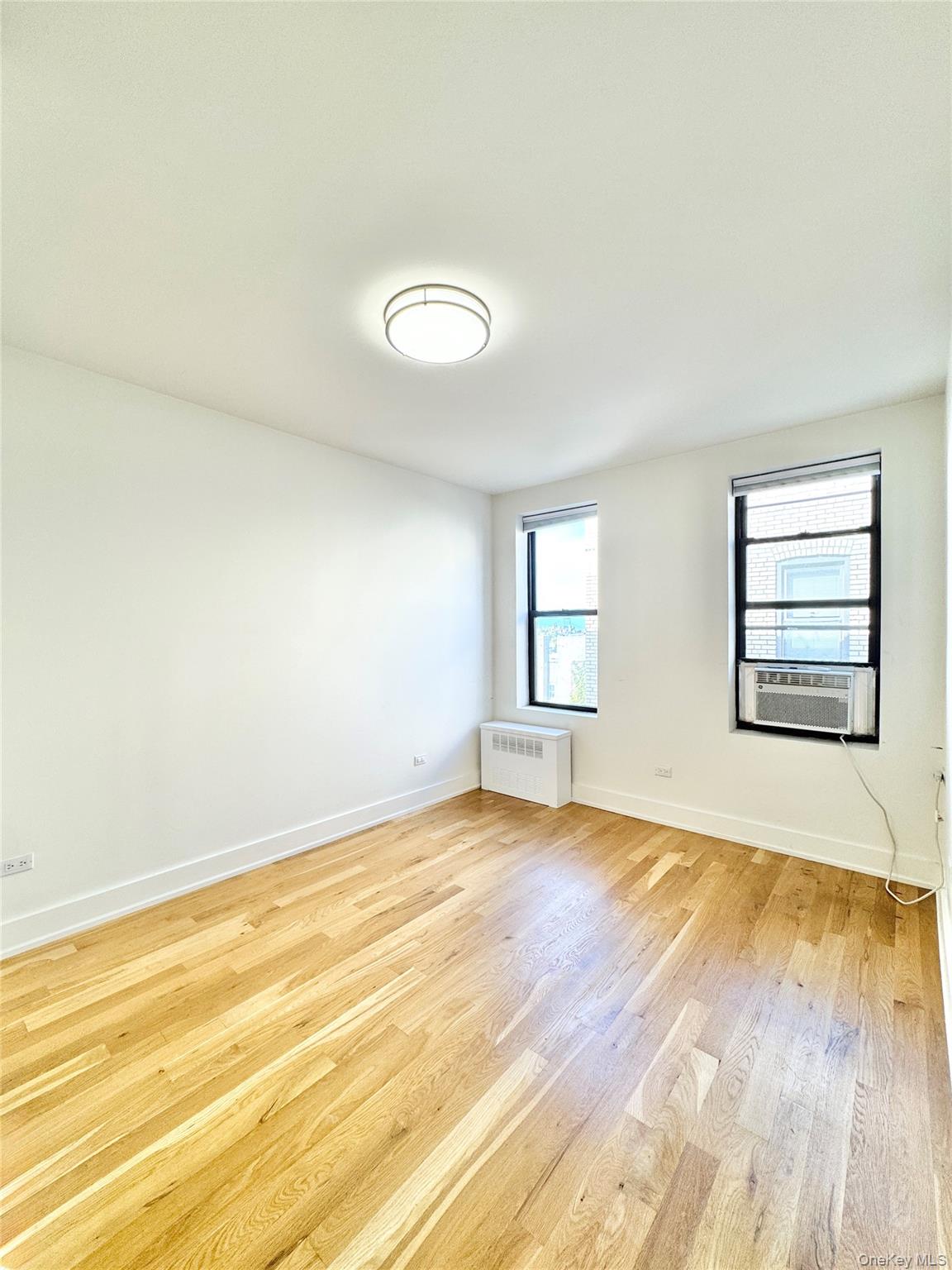 #5 photo, 32-86 33rd Street, クイーンズ区 Astoria , NY 11106