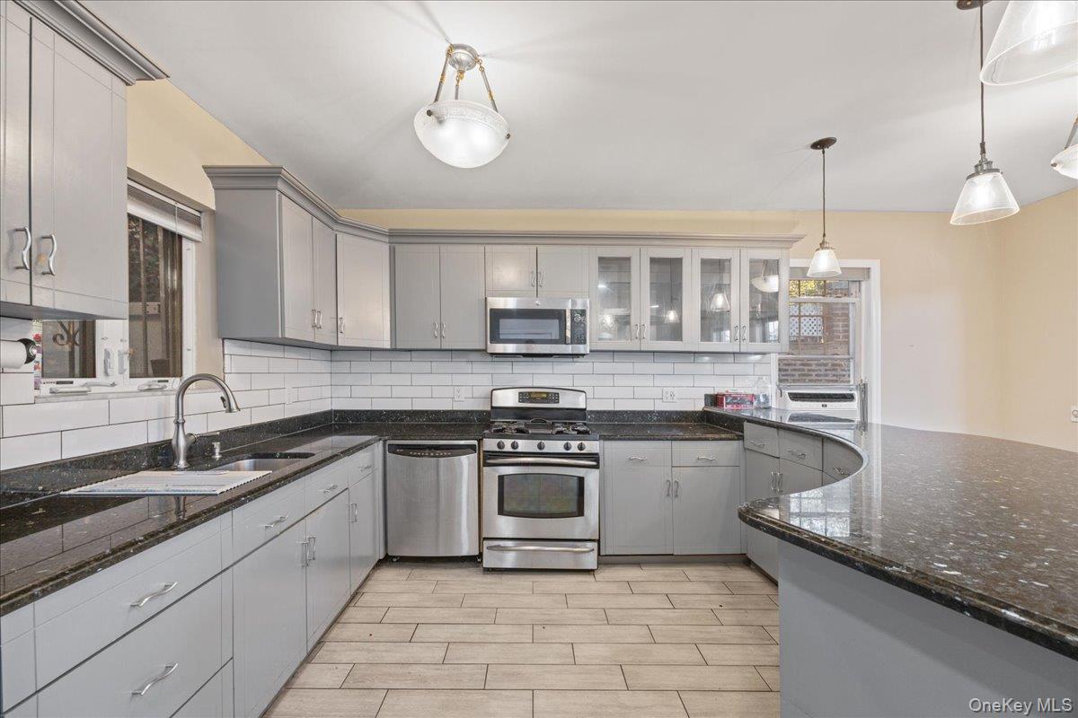 #16 photo, 3607 Irwin Avenue, Bronx , NY 10463