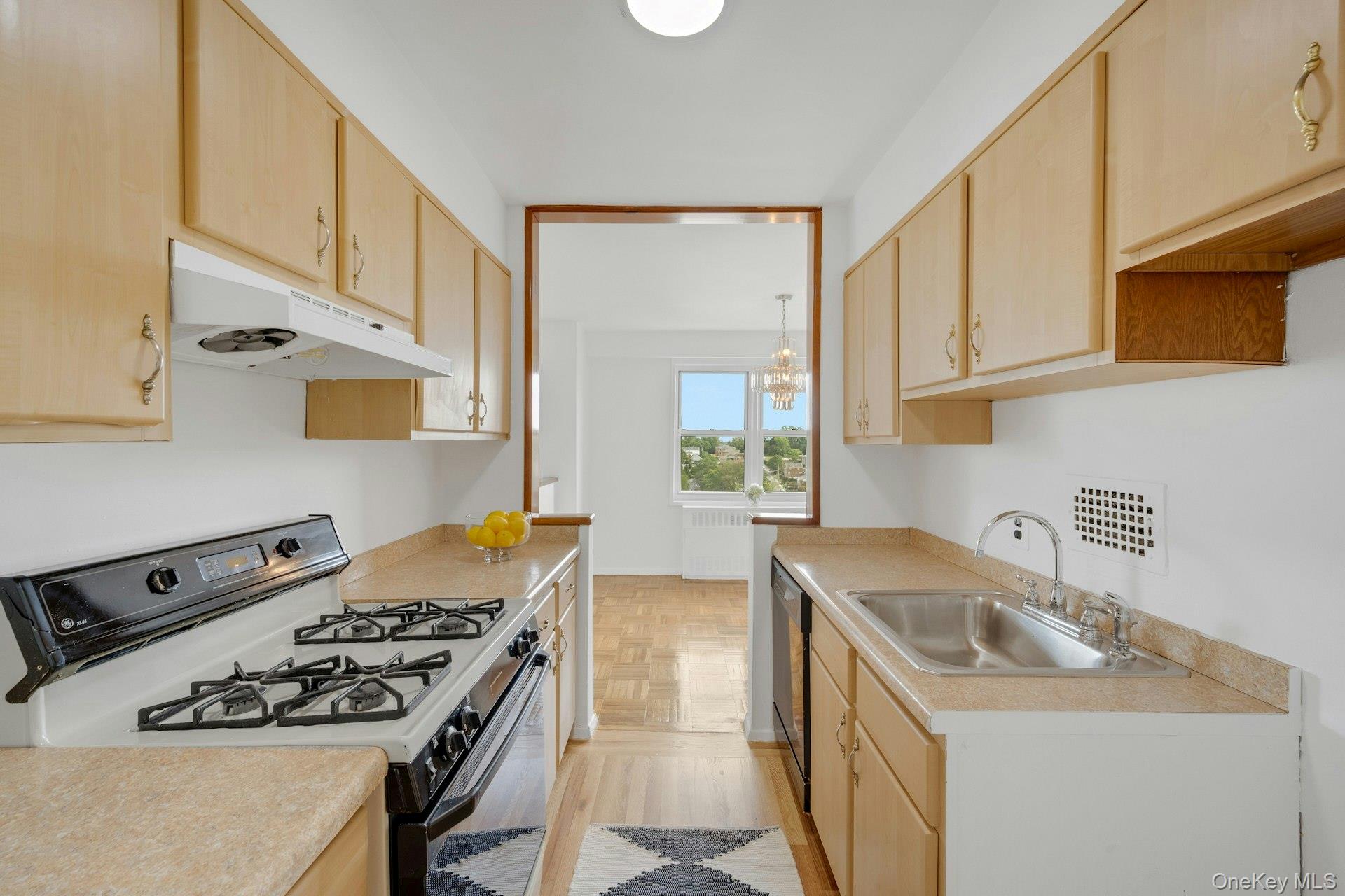 #10 photo, 1853 Central Park Avenue, Yonkers , NY 10710