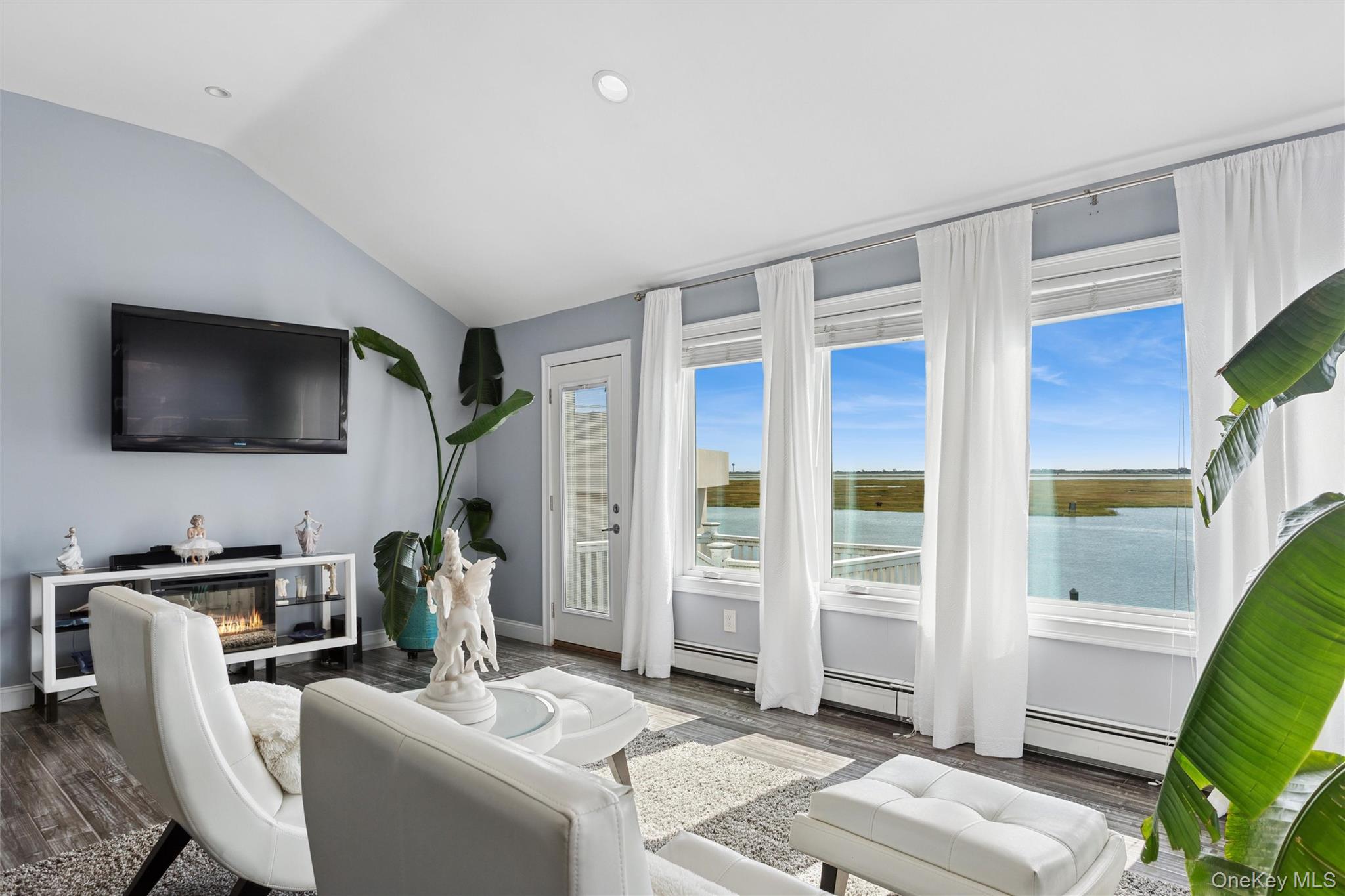 #7 photo, 210 Saratoga Boulevard, Island Park , NY 11558