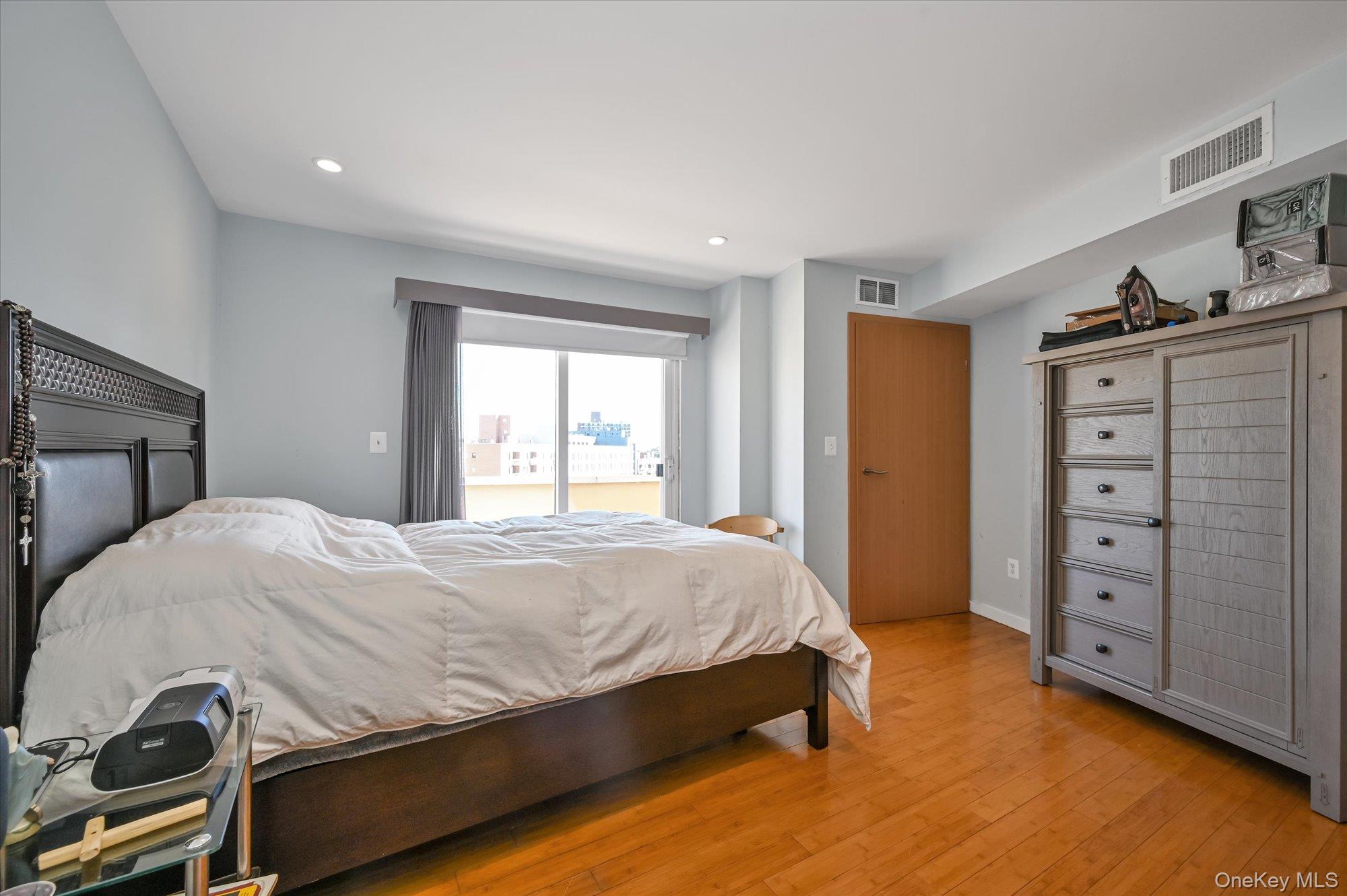 #10 photo, 81-14 Queens Boulevard, Elmhurst , NY 11373