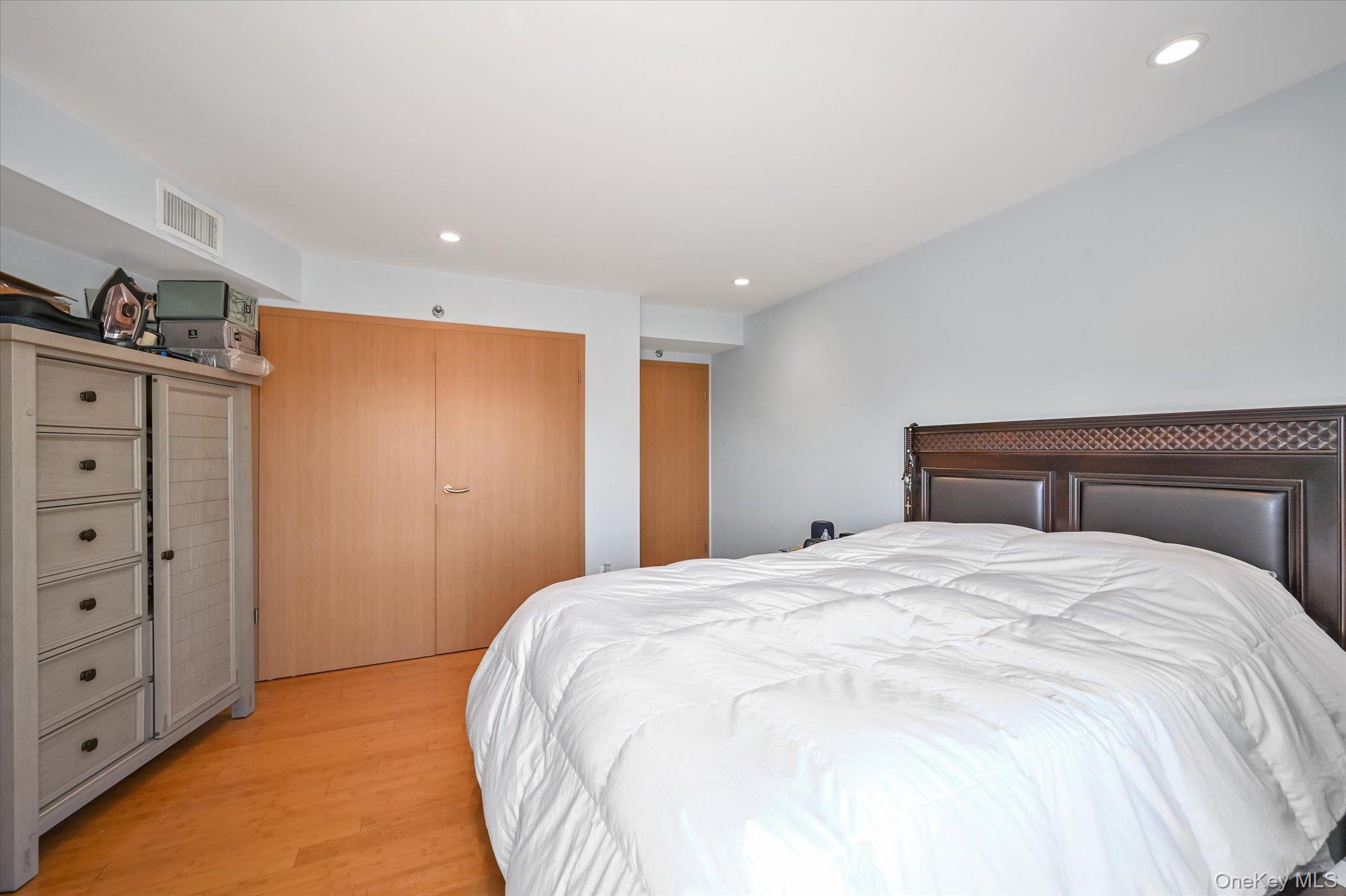 #11 photo, 81-14 Queens Boulevard, Elmhurst , NY 11373