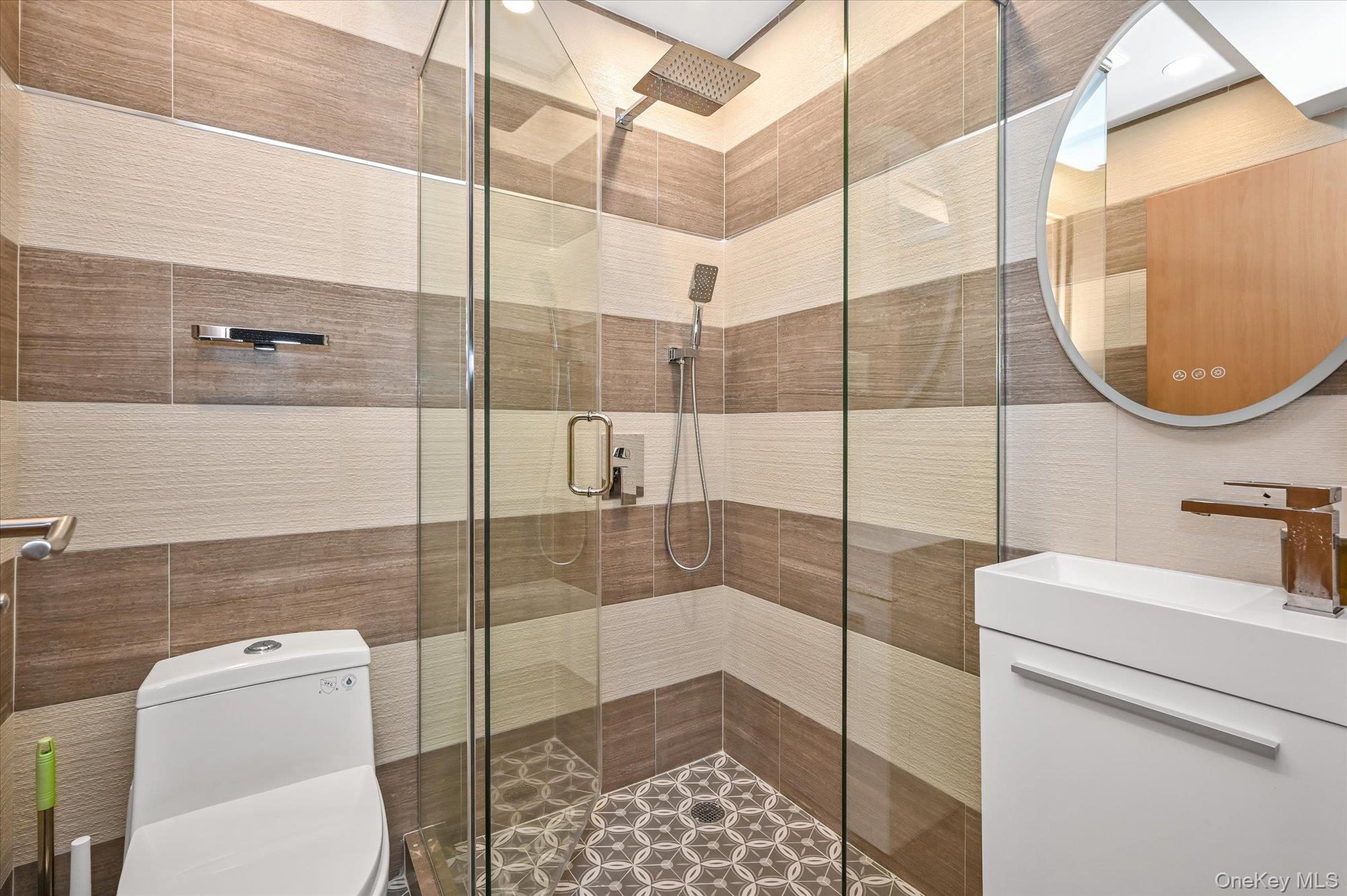 #14 photo, 81-14 Queens Boulevard, Elmhurst , NY 11373