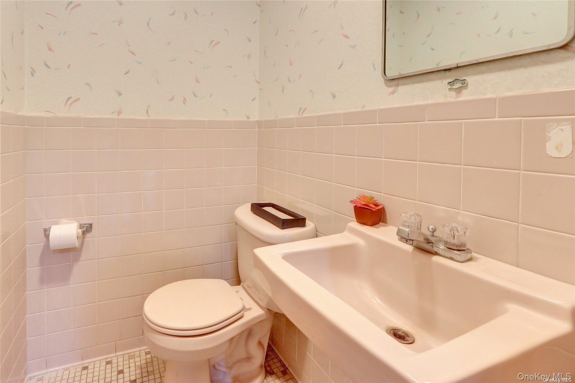 #12 photo, 454 Deer Park Avenue, Babylon , NY 11702