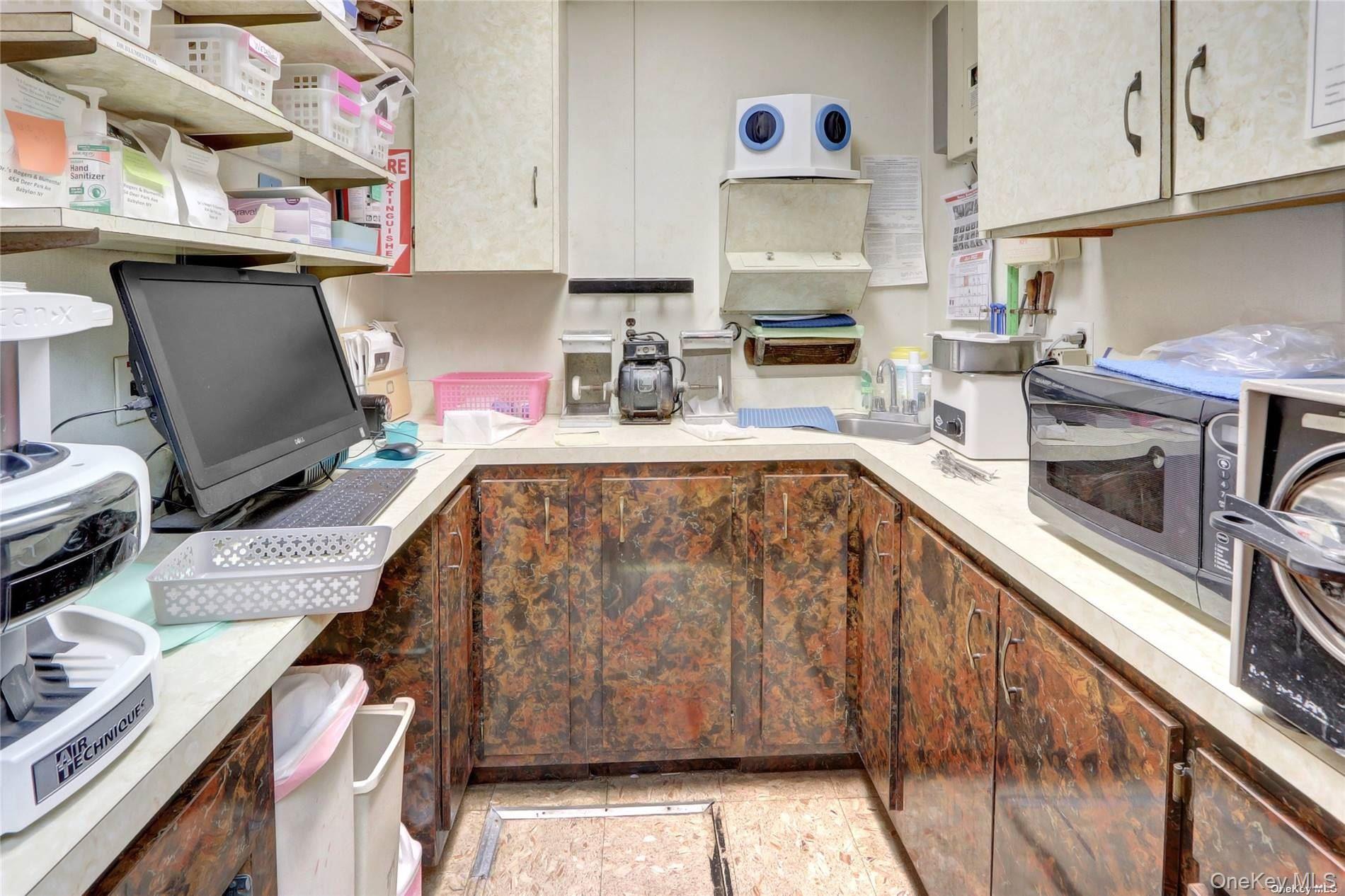 #14 photo, 454 Deer Park Avenue, Babylon , NY 11702