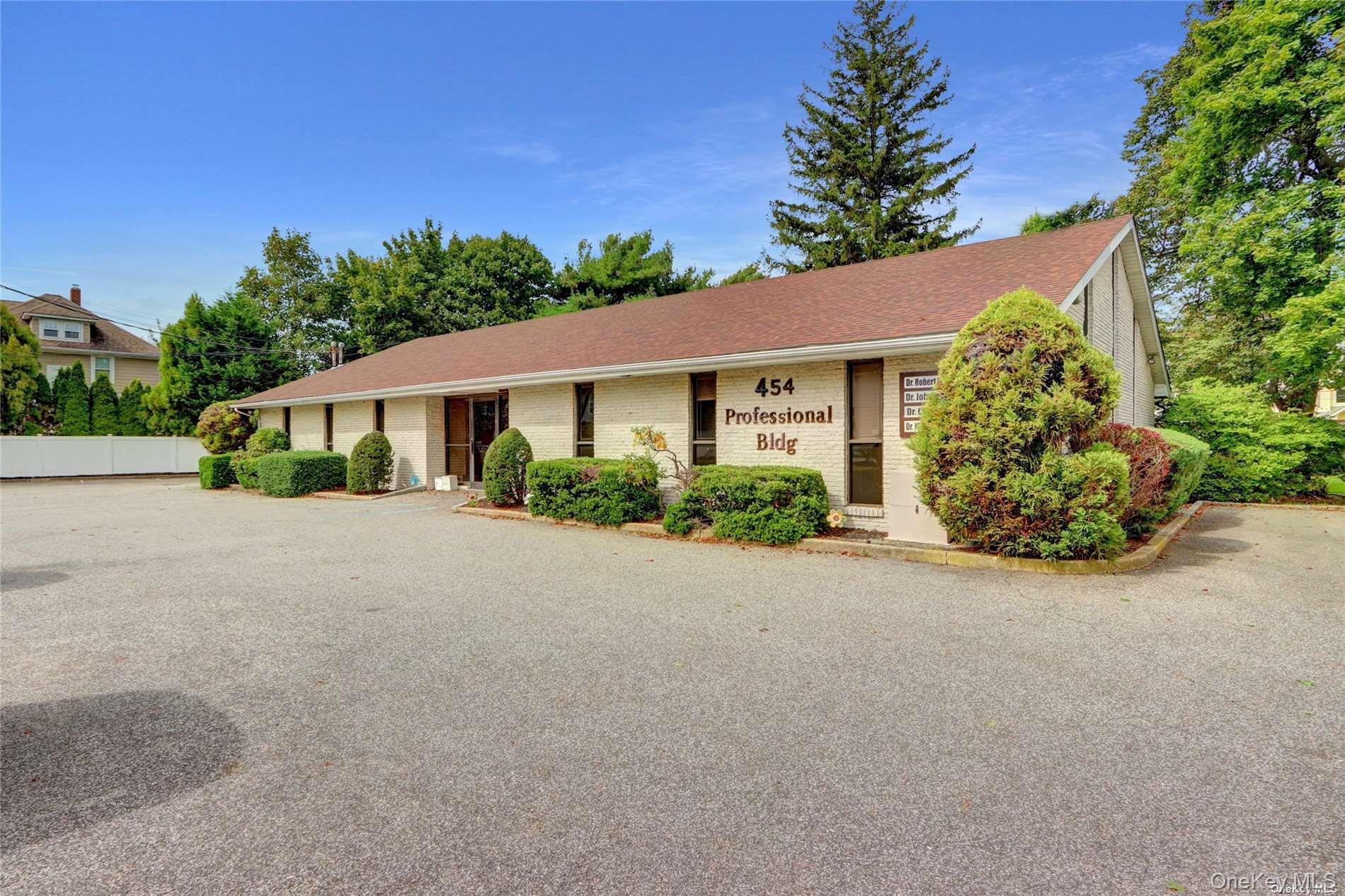 #2 photo, 454 Deer Park Avenue, Babylon , NY 11702